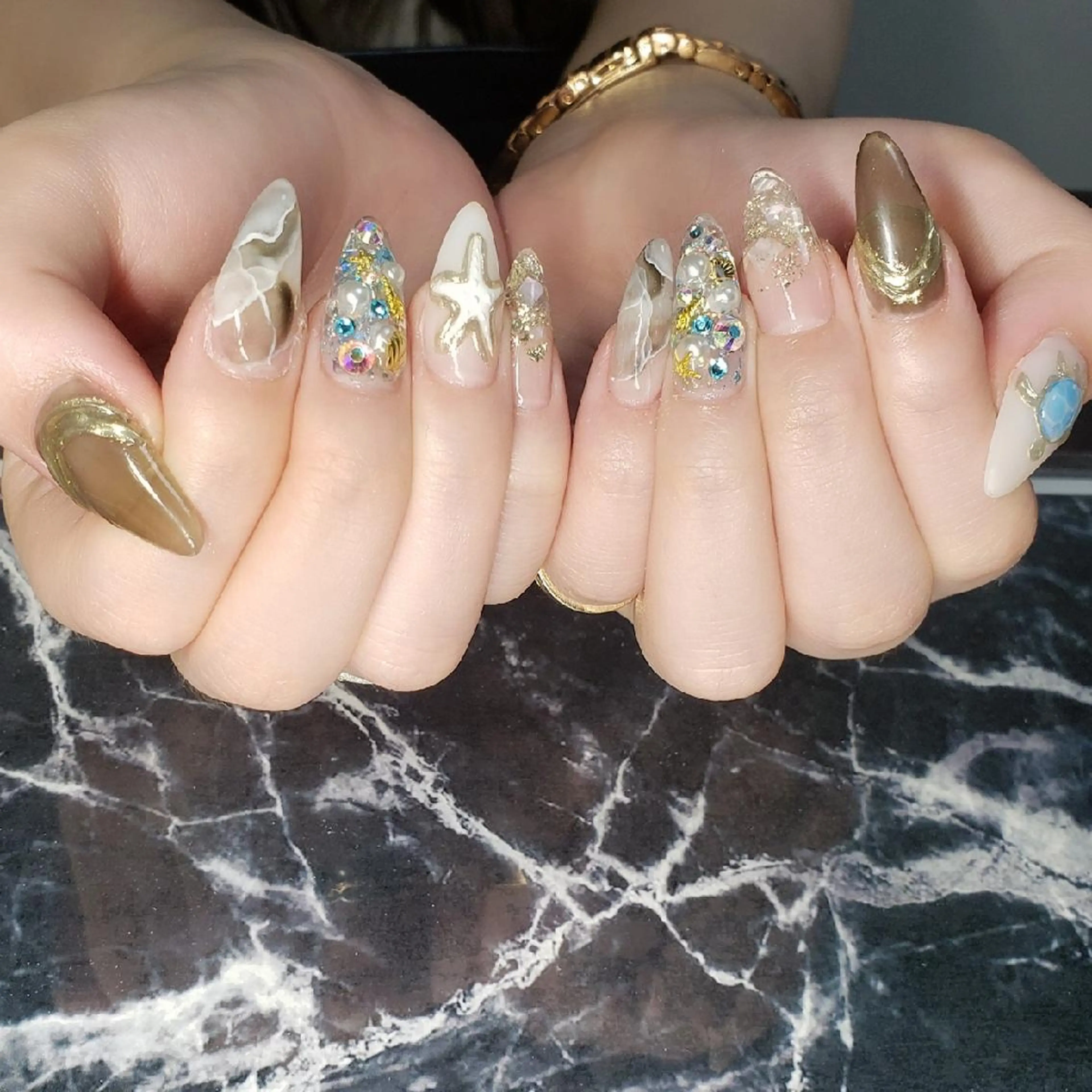 ミディアム ネイル ハンドネイル クロキ 。のネイルデザイン