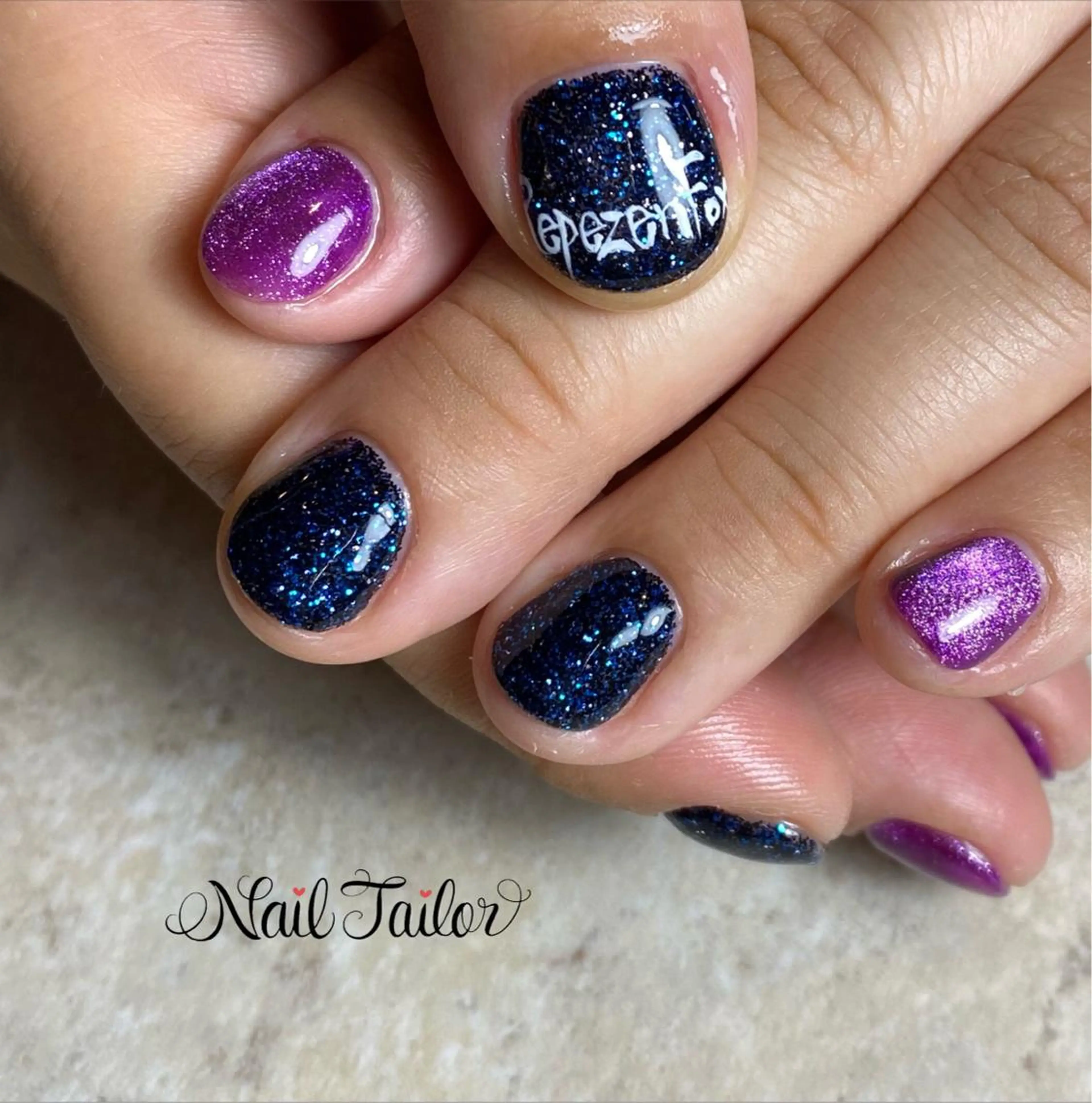 ネイル 長さ出し ジェルネイル キラキラネイル マグネットネイル ネイビー NailTailor ネイルテイラーのネイルデザイン