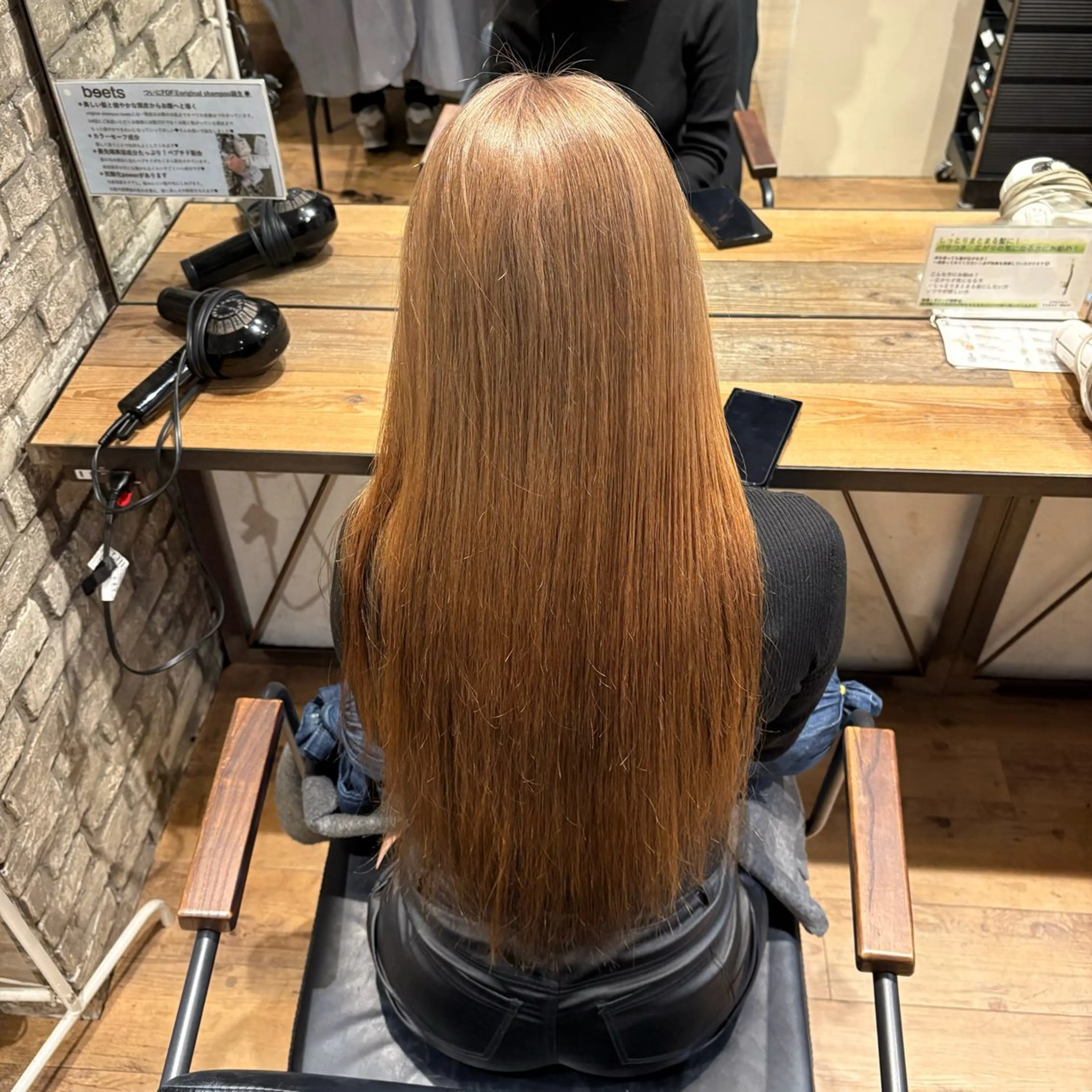 ロング カラー ベージュカラー オレンジ ヘアカラー 手嶋 理仁のヘアスタイル