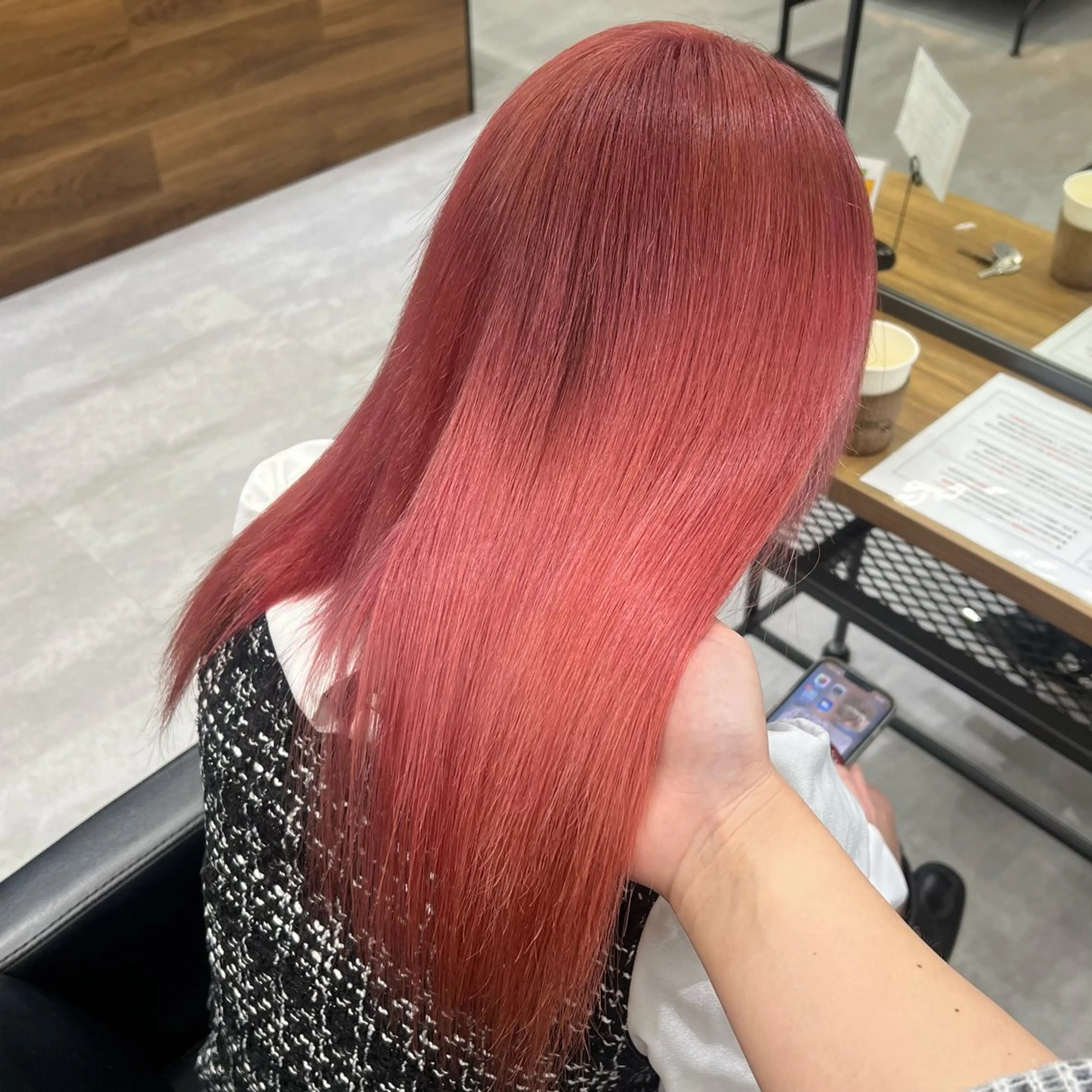 セミロング カラー ブリーチ 透明感カラー デザインカラー ダブルカラー ハイトーンカラー ショート/ウルフ カットモデル募集のヘアスタイル