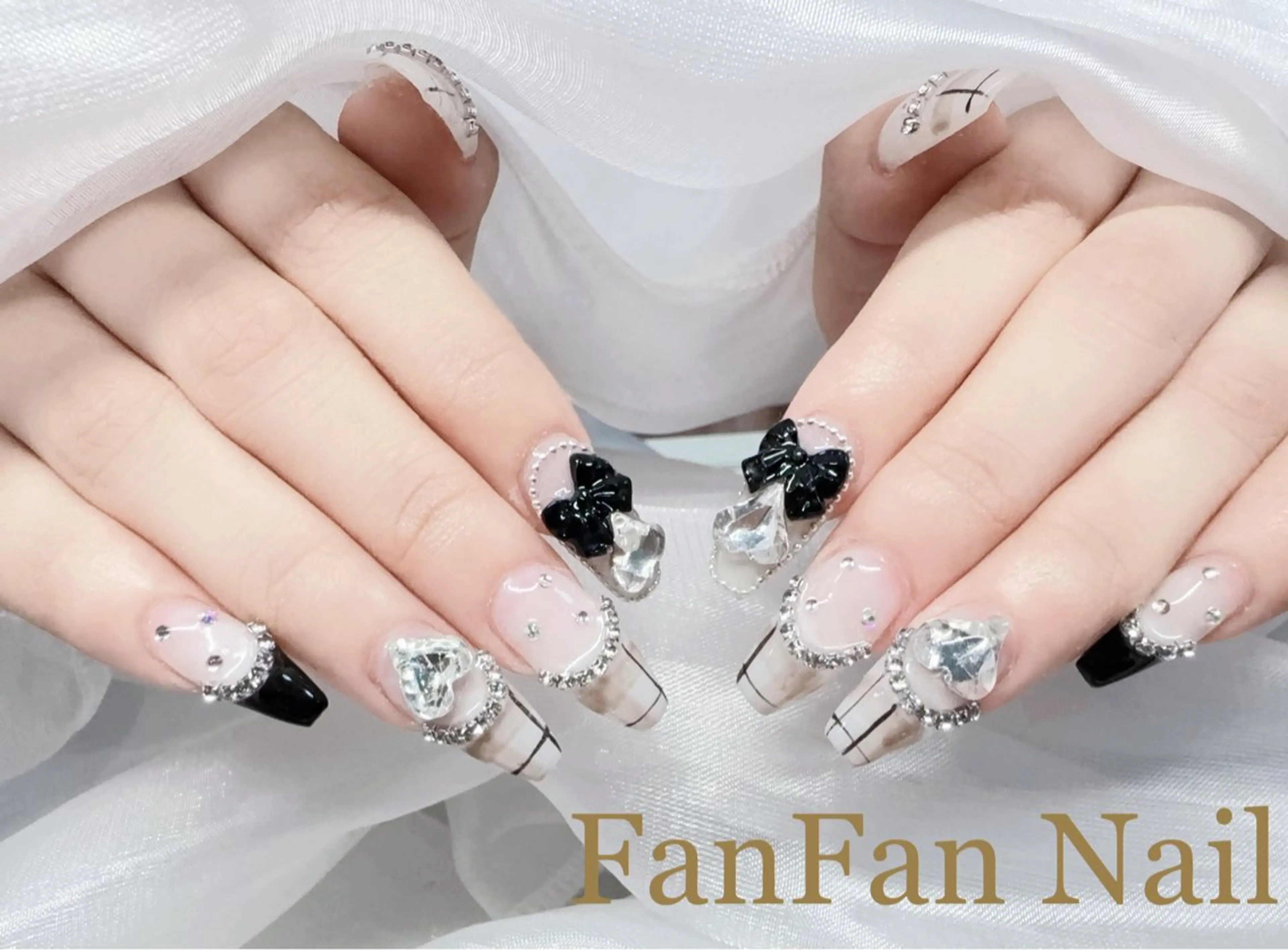 ネイル アートネイル オーロラネイル ガーリー キラキラネイル 韓国ネイル Mio NailsalonUのネイルデザイン