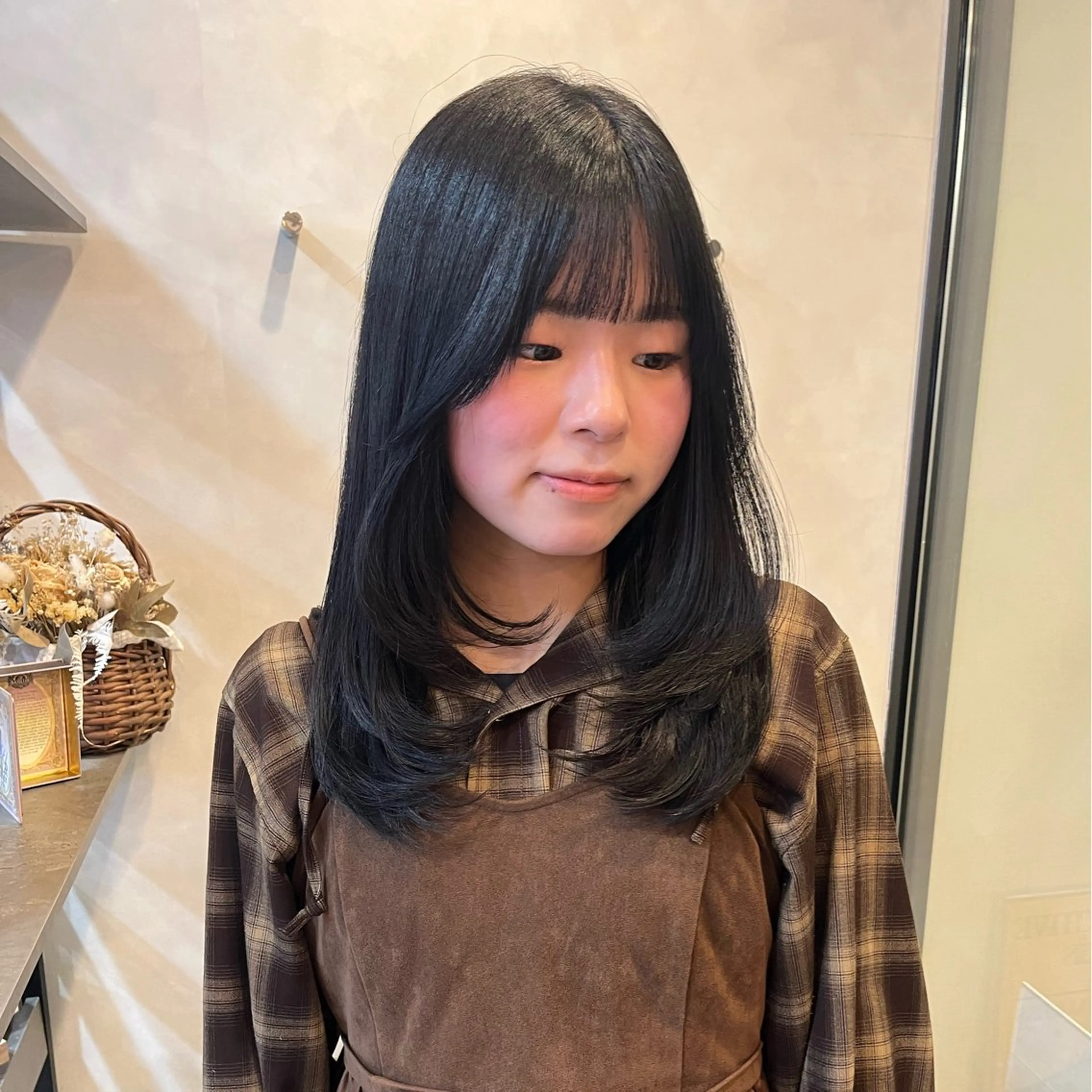 セミロング 髪質改善 レイヤーカット トリートメント 酸性ストレート カット ヘアカラー トリートメント 髪質改善/レイヤー/ ボブ/磯野史歩のヘアスタイル