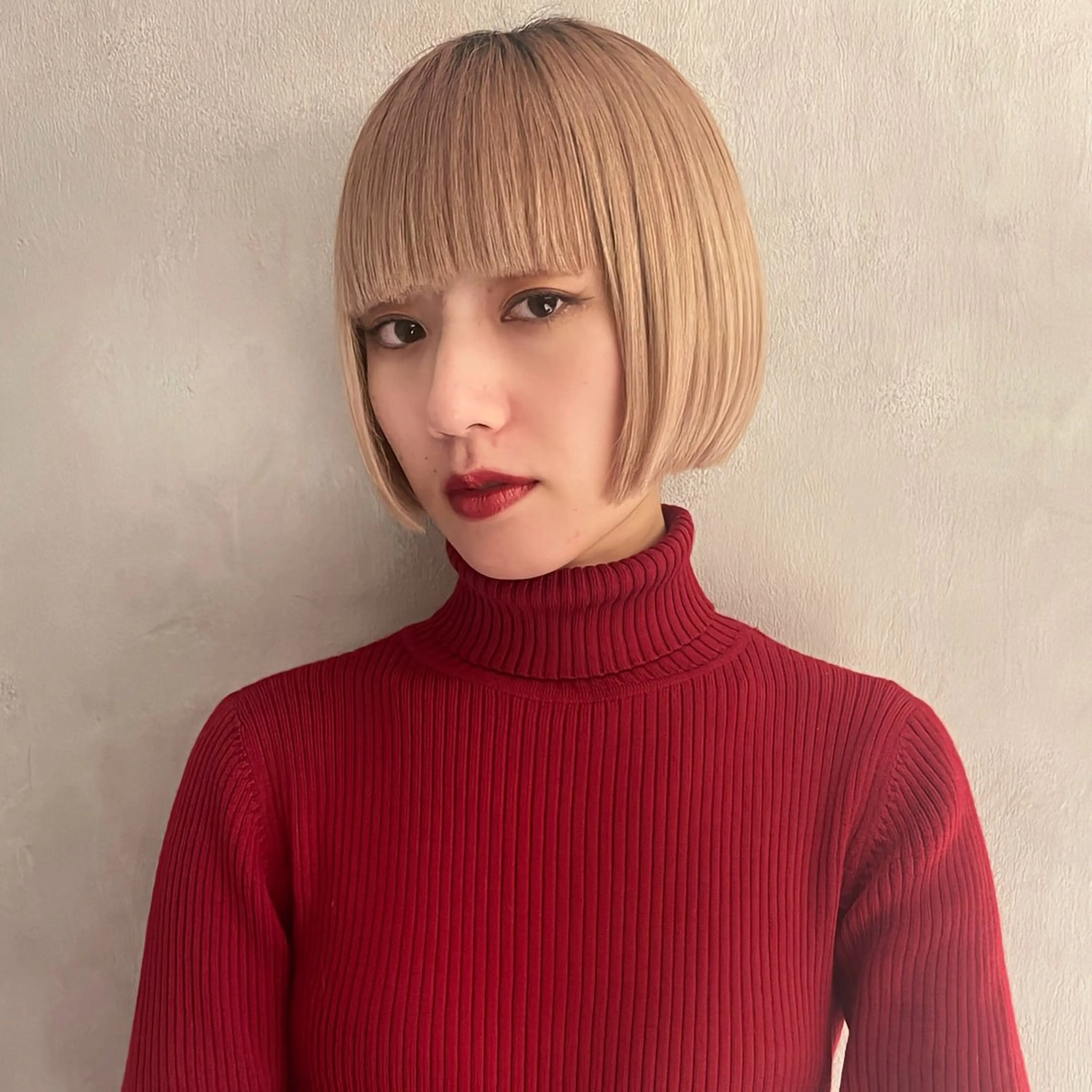 ショート カラー 切りっぱなしボブ ベージュカラー ブリーチ ダブルカラー ハイトーンカラー 髪質改善/ブリーチ/ ボブ特化/よしきのヘアスタイル