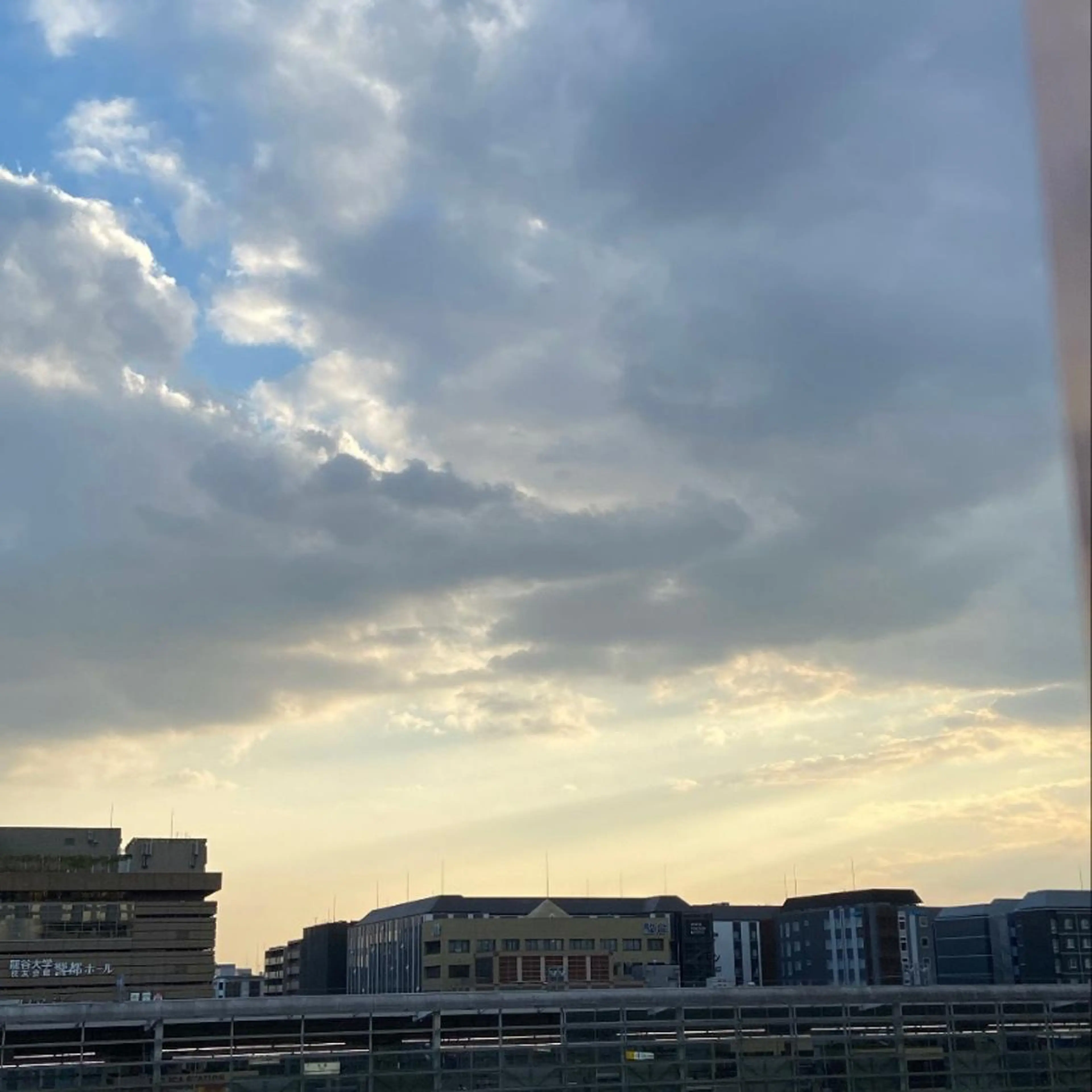 TIDEHAIR SHIHOのヘアスタイル