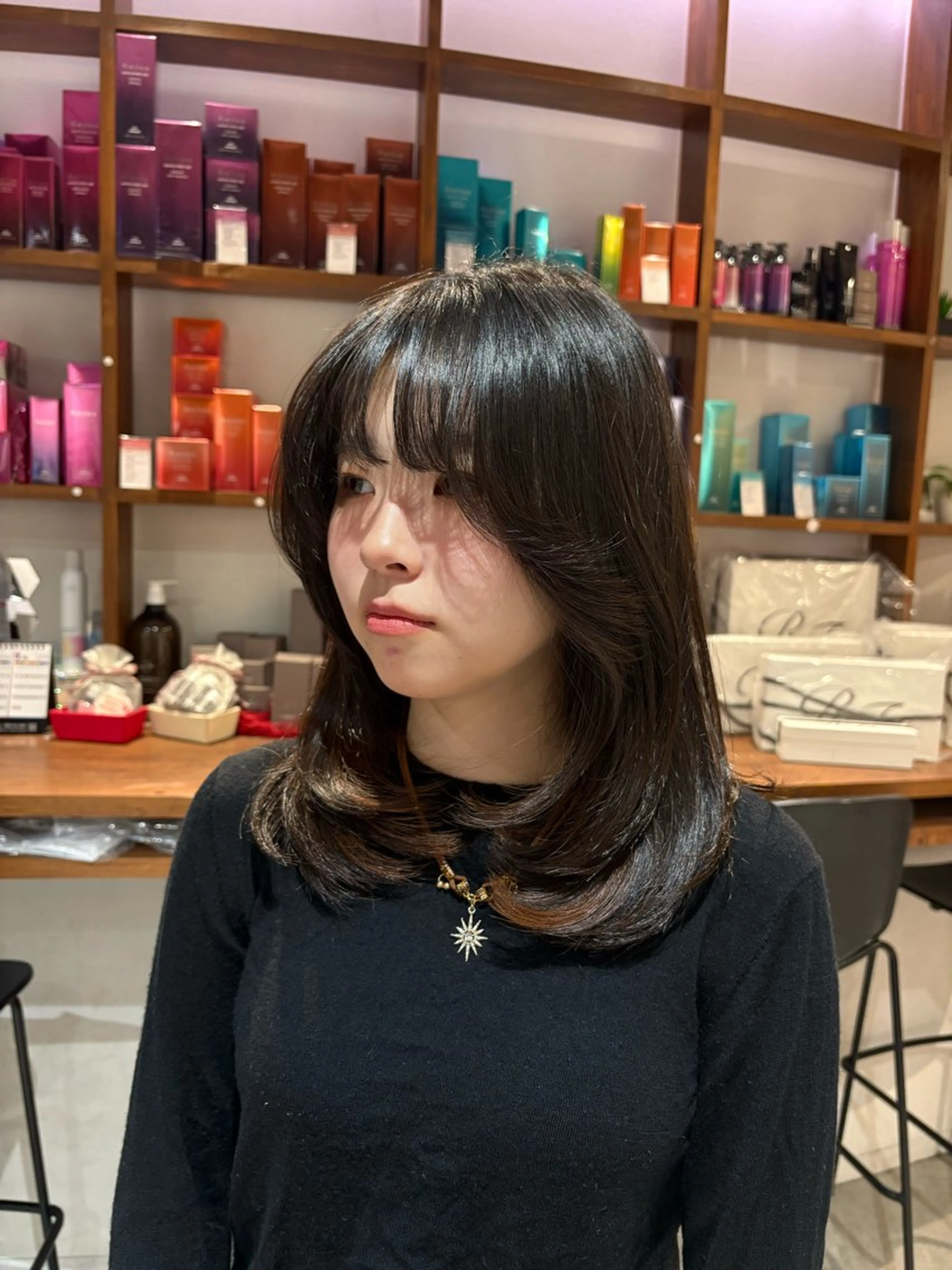 ミディアム ミディアムレイヤー レイヤーカット ローレイヤー 海外レイヤー/赤み 消しカラー/上原聖奈のヘアスタイル