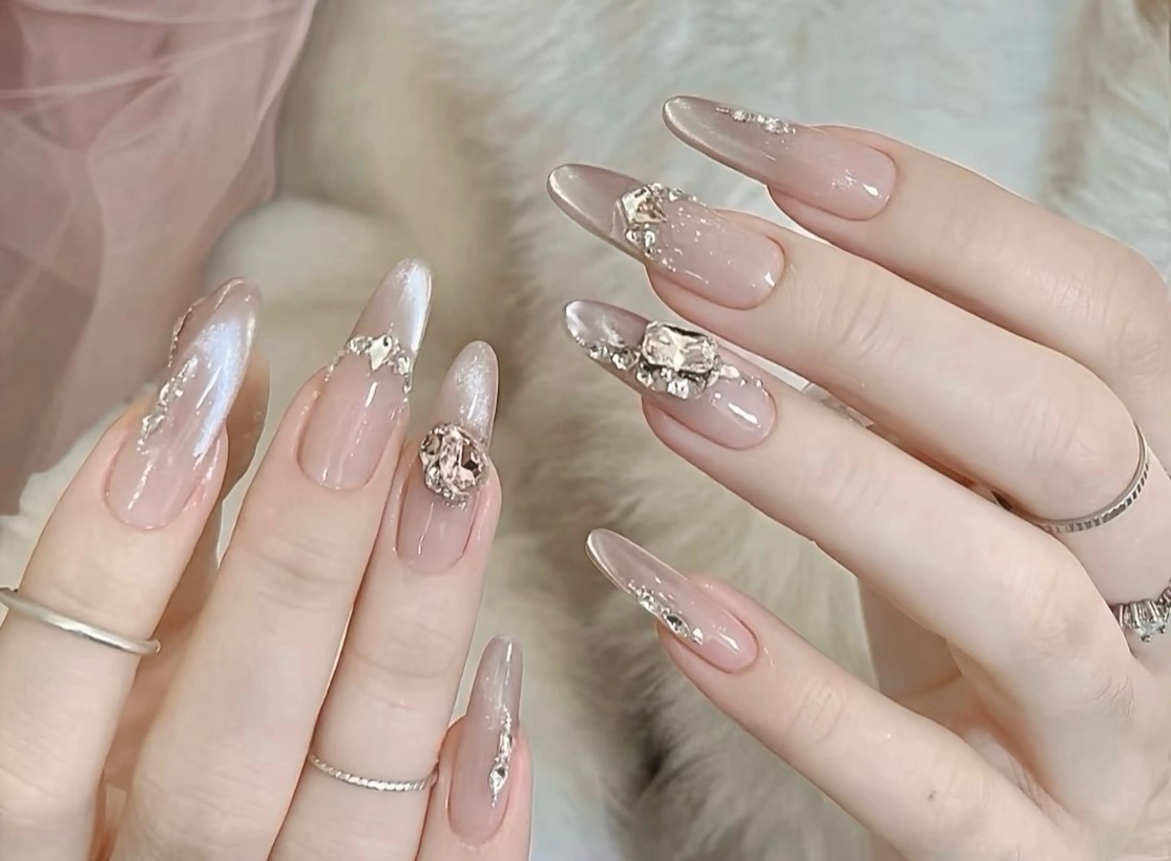 ネイル チークネイル 長さ出し フラワーネイル フレンチネイル ガーリー sun nail池袋 モデル募集のネイルデザイン