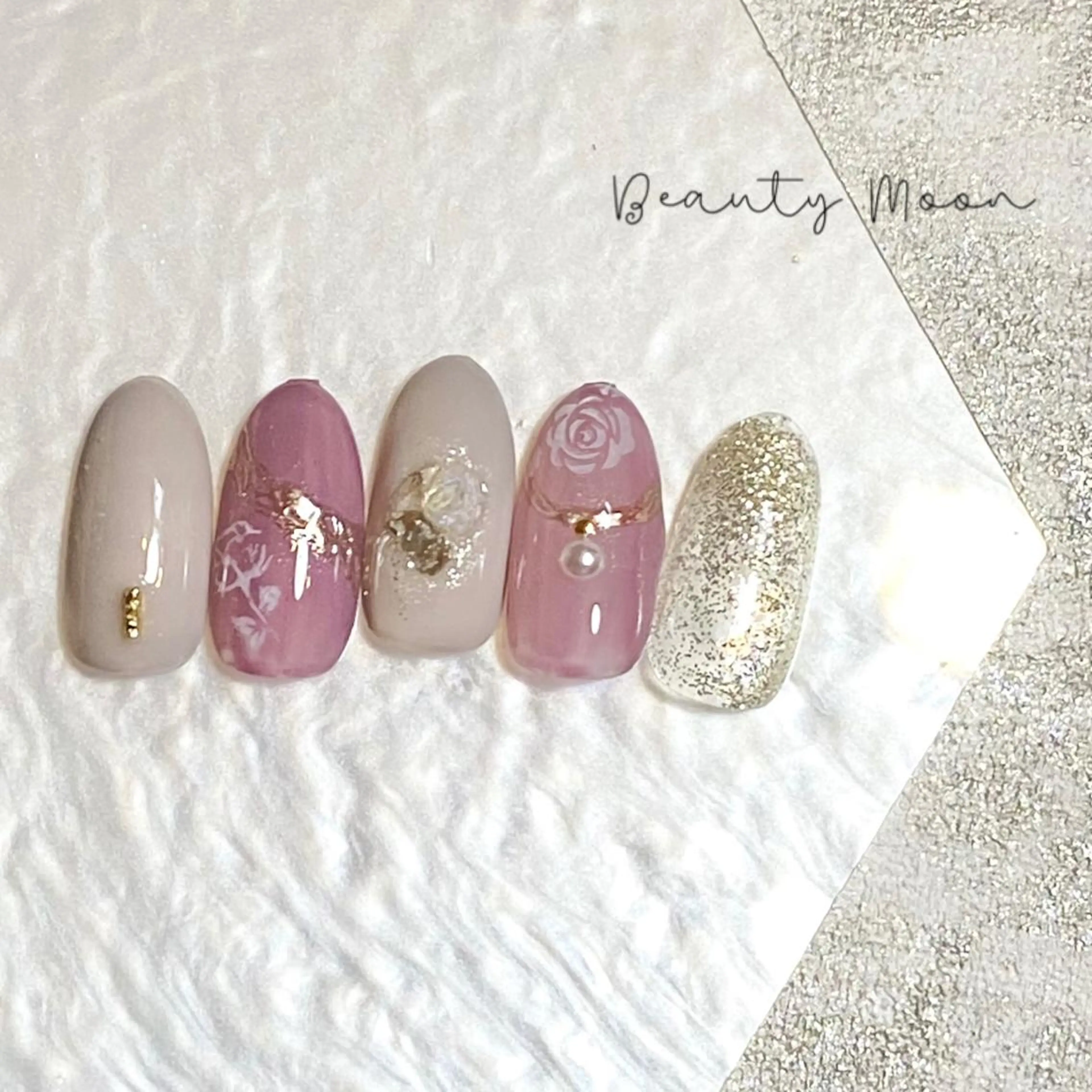 ネイル アートネイル ハート ミラーネイル beauty ☪︎moonのネイルデザイン