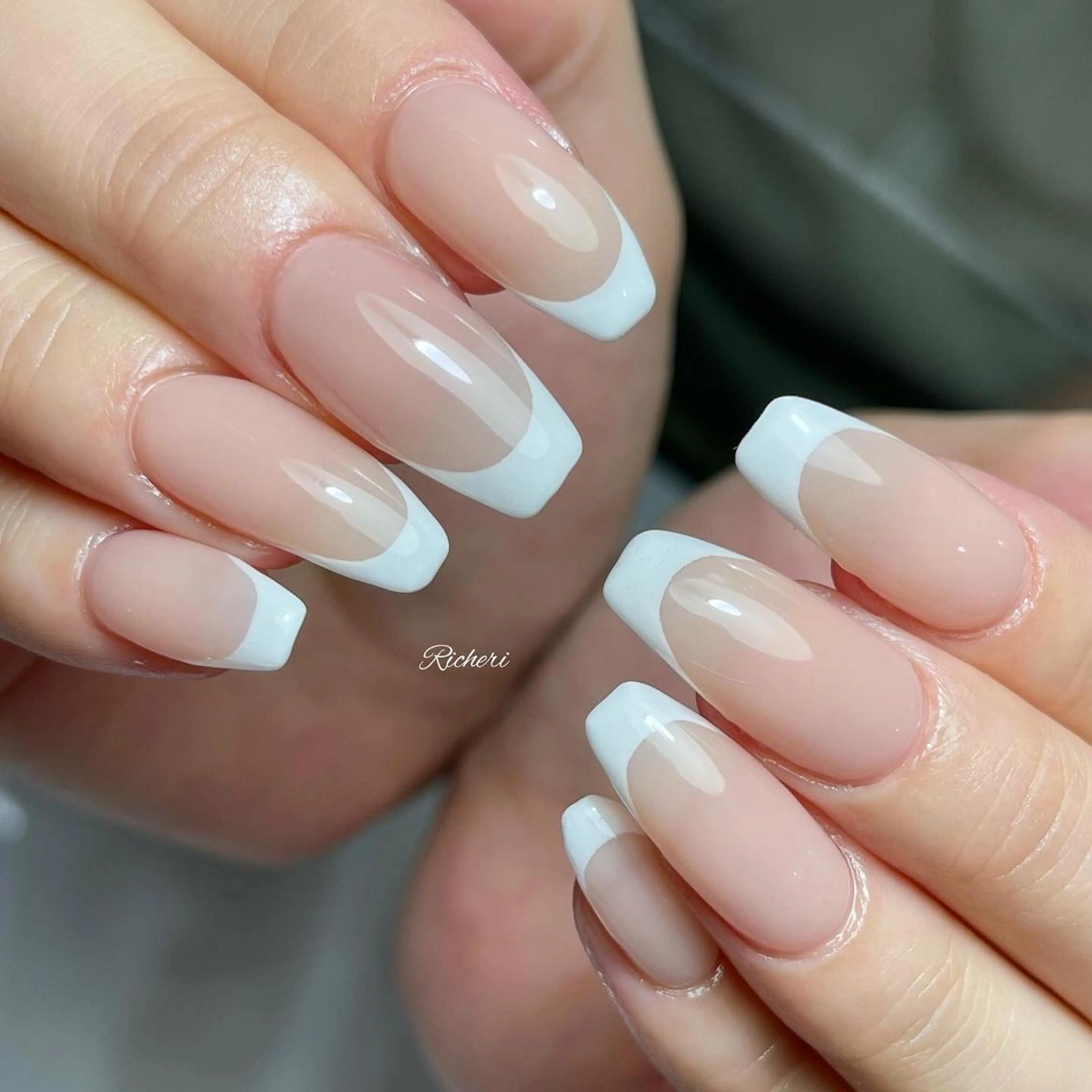 ミディアム ネイル 韓国風ヘア アートネイル フレンチネイル ジェルネイル 韓国ネイル richeri beautyのエステ・リラクイメージ