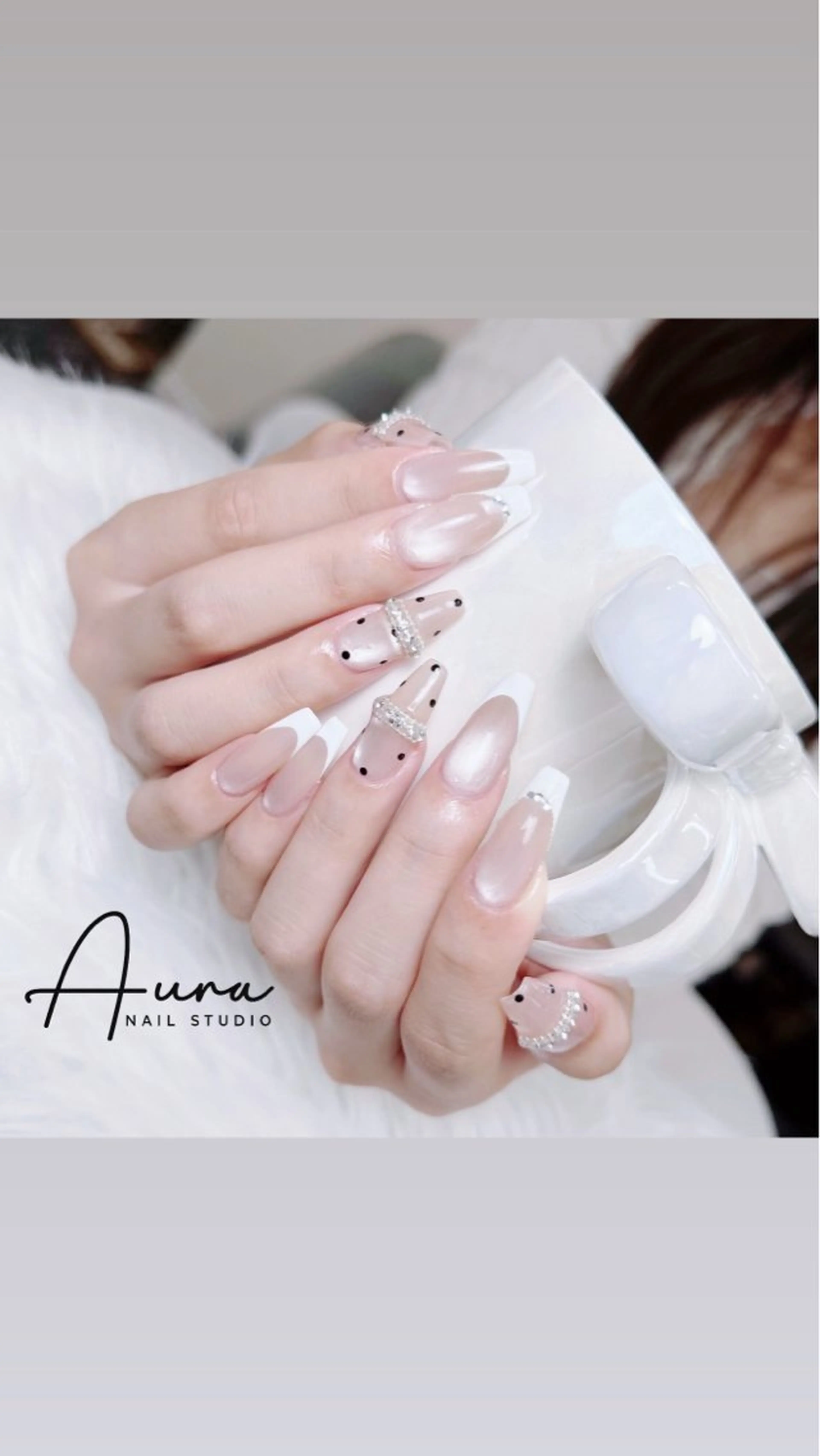 ネイル ドット フレンチネイル ガーリー ピンク ストーンネイル ハンドネイル Aura Nail Studioのネイルデザイン