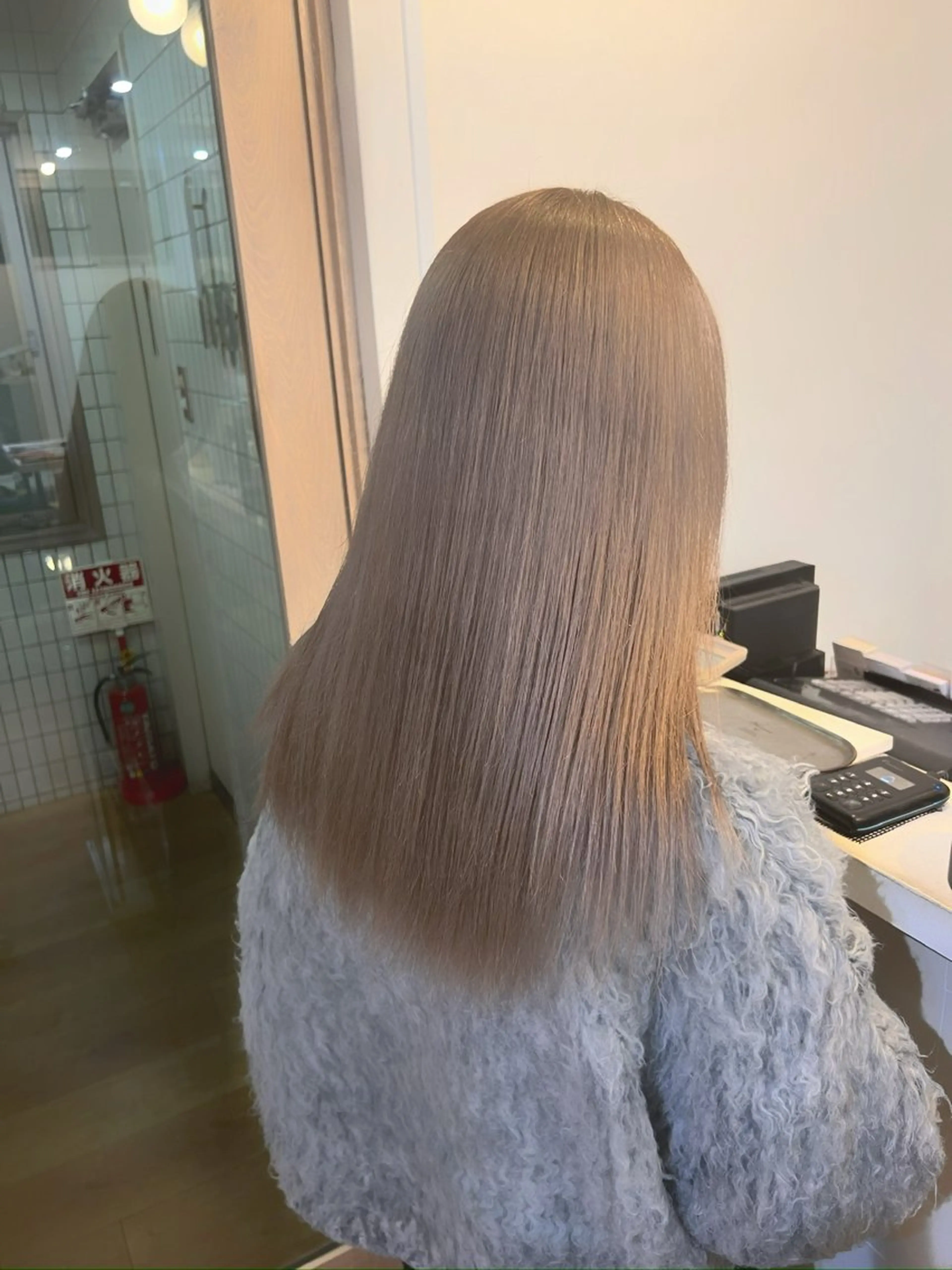 セミロング カラー ベージュカラー ホワイトベージュ 難波ブリーチカラー ⭐︎瀬尾拓充のヘアスタイル