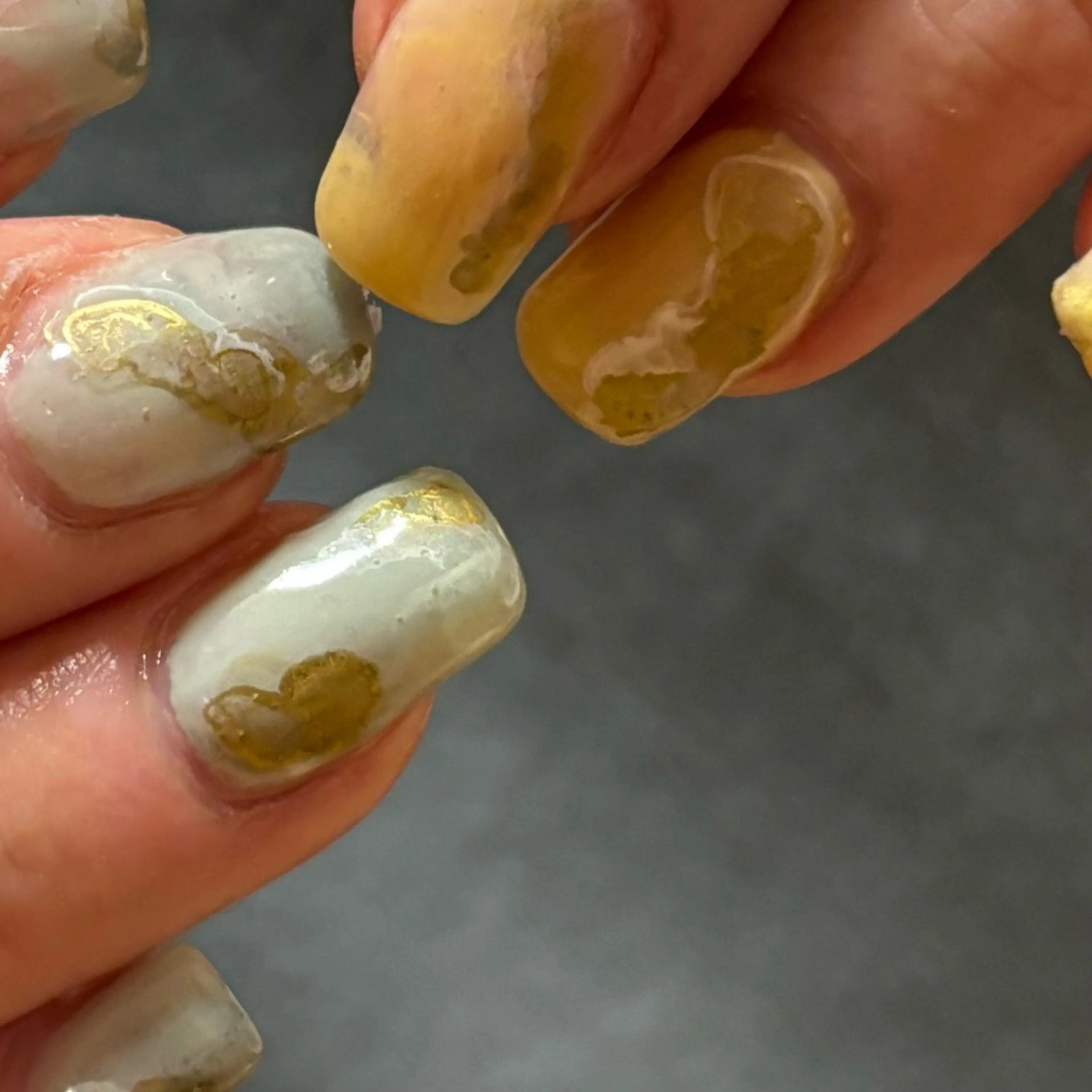 ネイル アートネイル ブルー グリーン ニュアンスネイル オレンジ kotone / toneのネイルデザイン