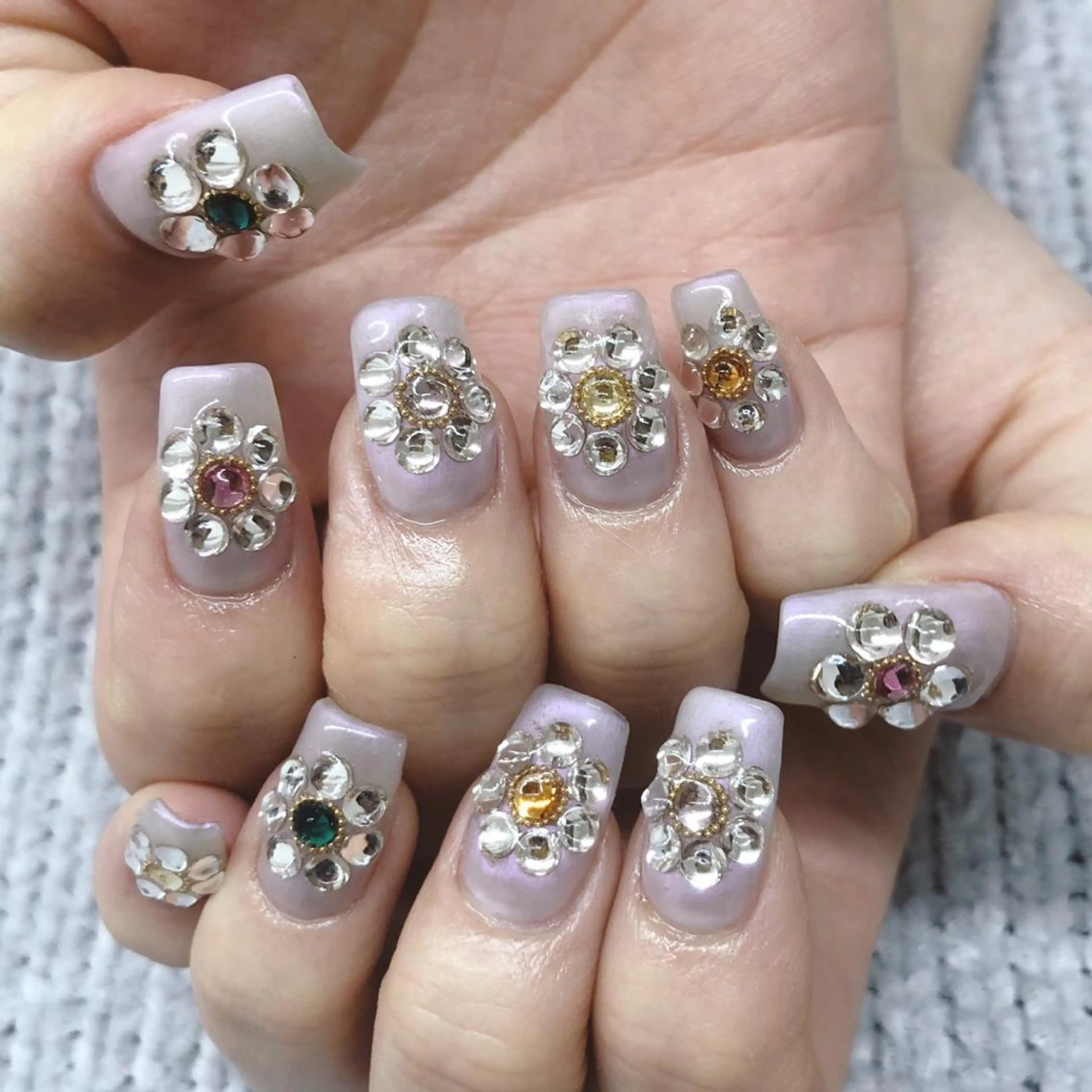 ネイル キラキラネイル ストーンネイル ハンドネイル MAYME所属・MAYME TAMAKIのネイルデザイン