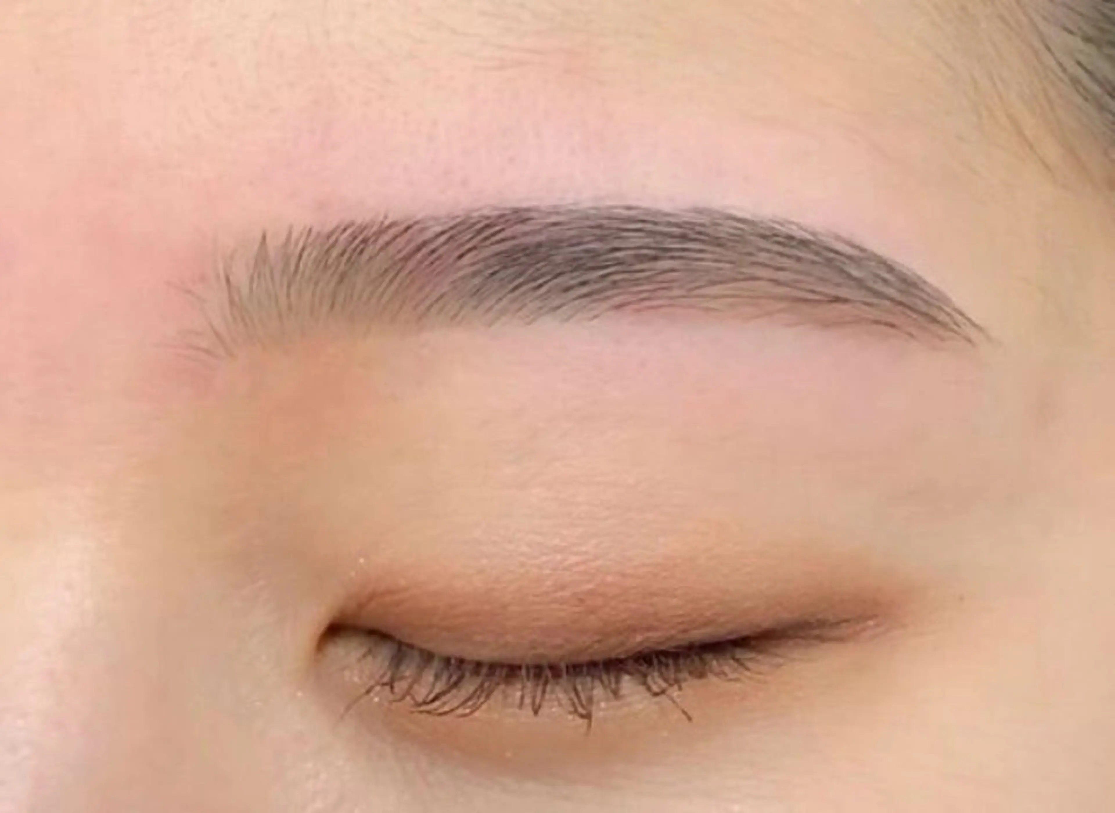 アイブロウ 眉毛ワックス脱毛 りこGlow-up Beauty丸の内のマツエク・マツパデザイン