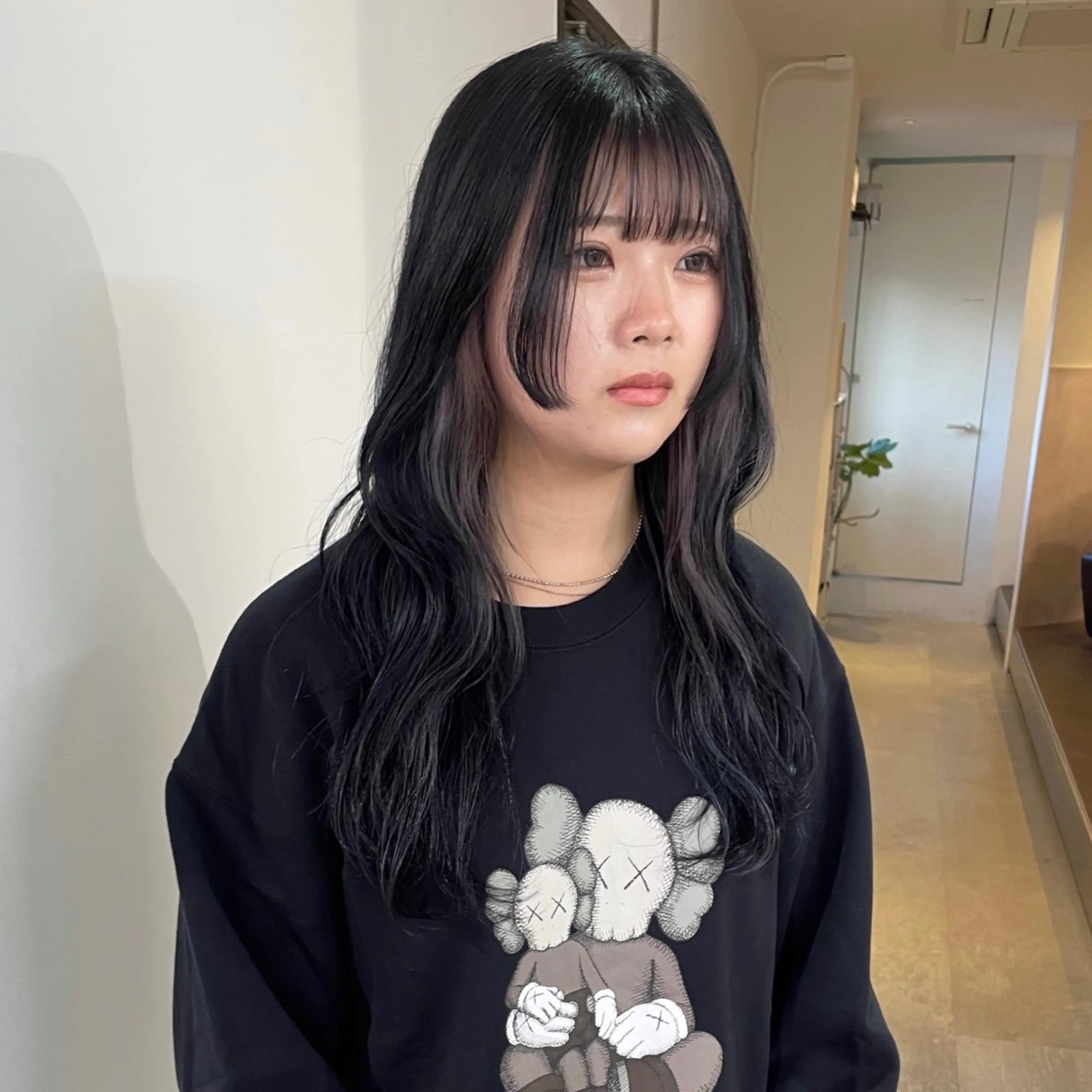ロング カラー 黒髪 ブルーカラー ブルーブラック 透明感カラー インナーカラー ヘアカラー トリートメント nonoka オリーブ/レイヤーのヘアスタイル