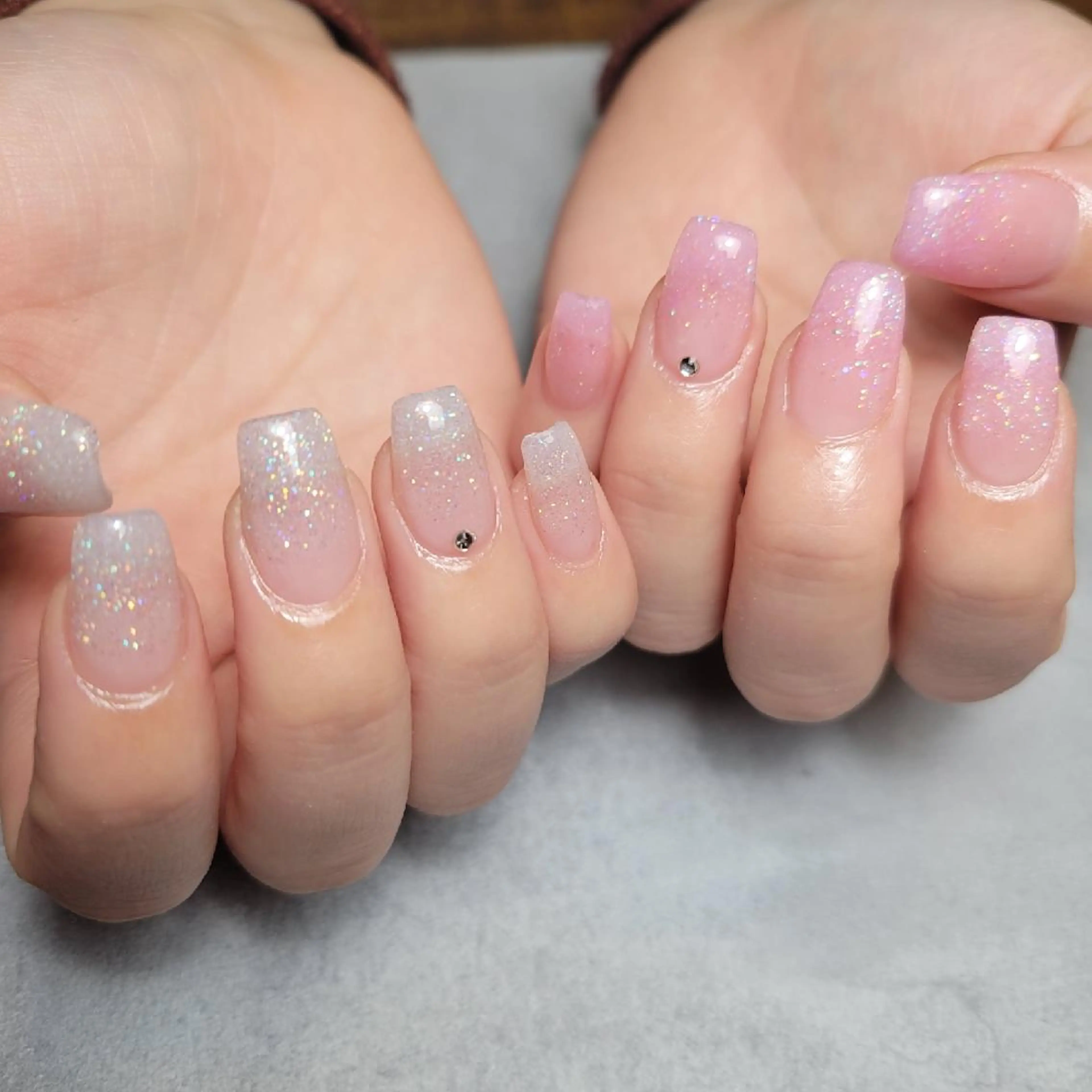 ネイル グラデーション ラメ(グリッター) ラメグラデーション スカルプネイル ストーンネイル ハンドネイル MU5-nail 金山ネイルサロンのネイルデザイン