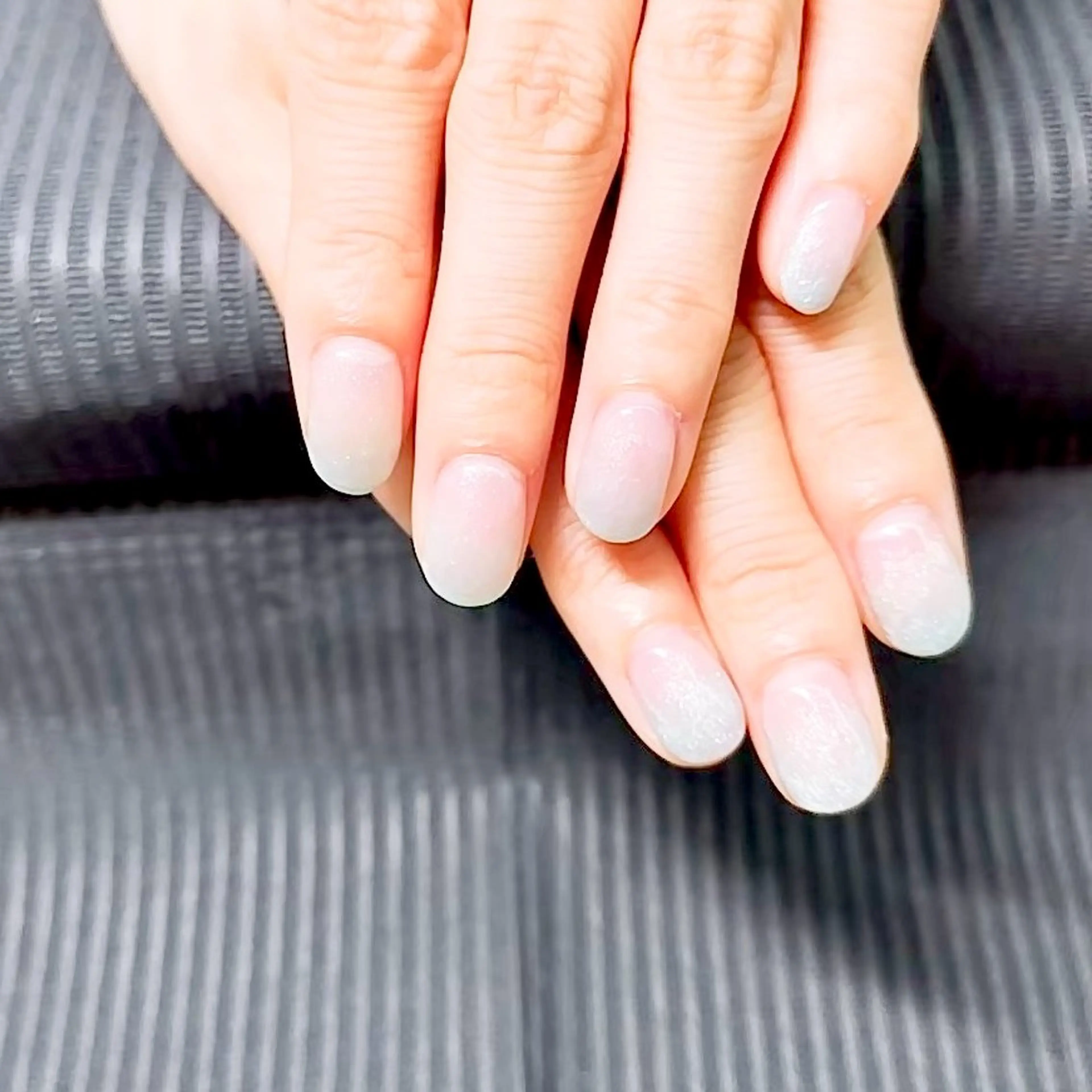 ネイル ジェルネイル グラデーション ラメ(グリッター) ラメグラデーション ネイルスクール Cheerのネイルデザイン