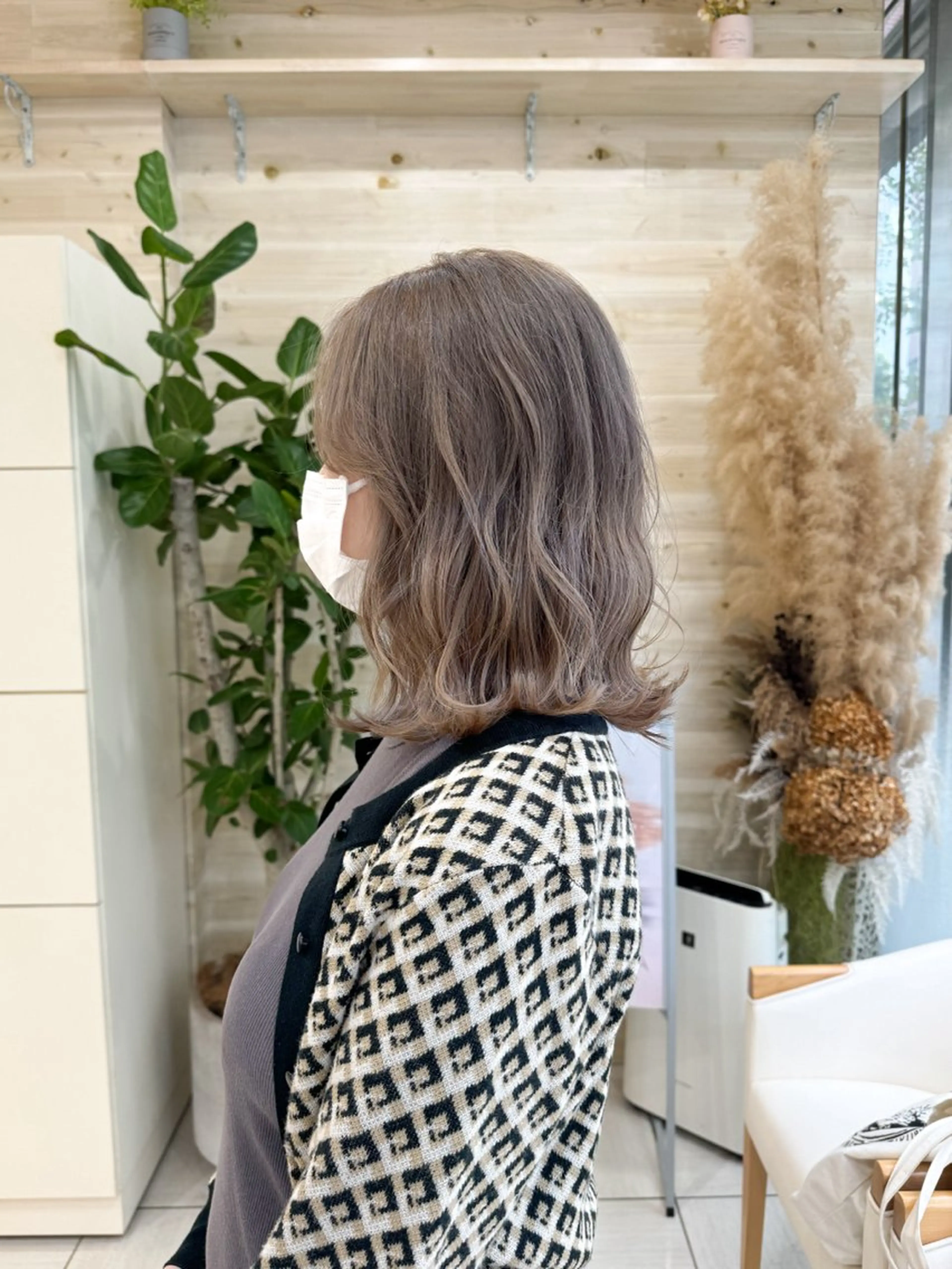 ミディアム カラー グレージュ Seeknext // Rukaのヘアスタイル