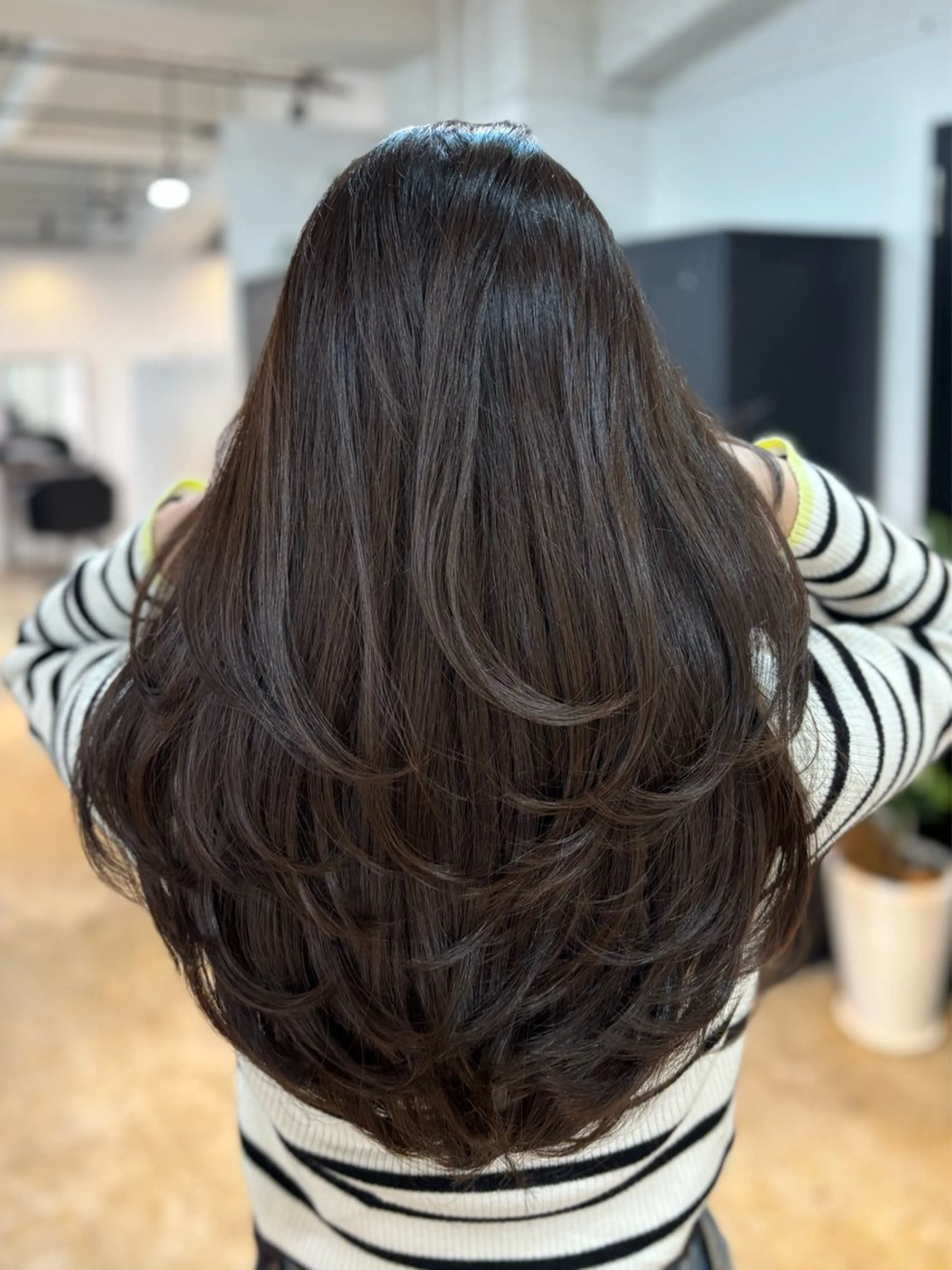 ロング 足立 采弥のヘアスタイル