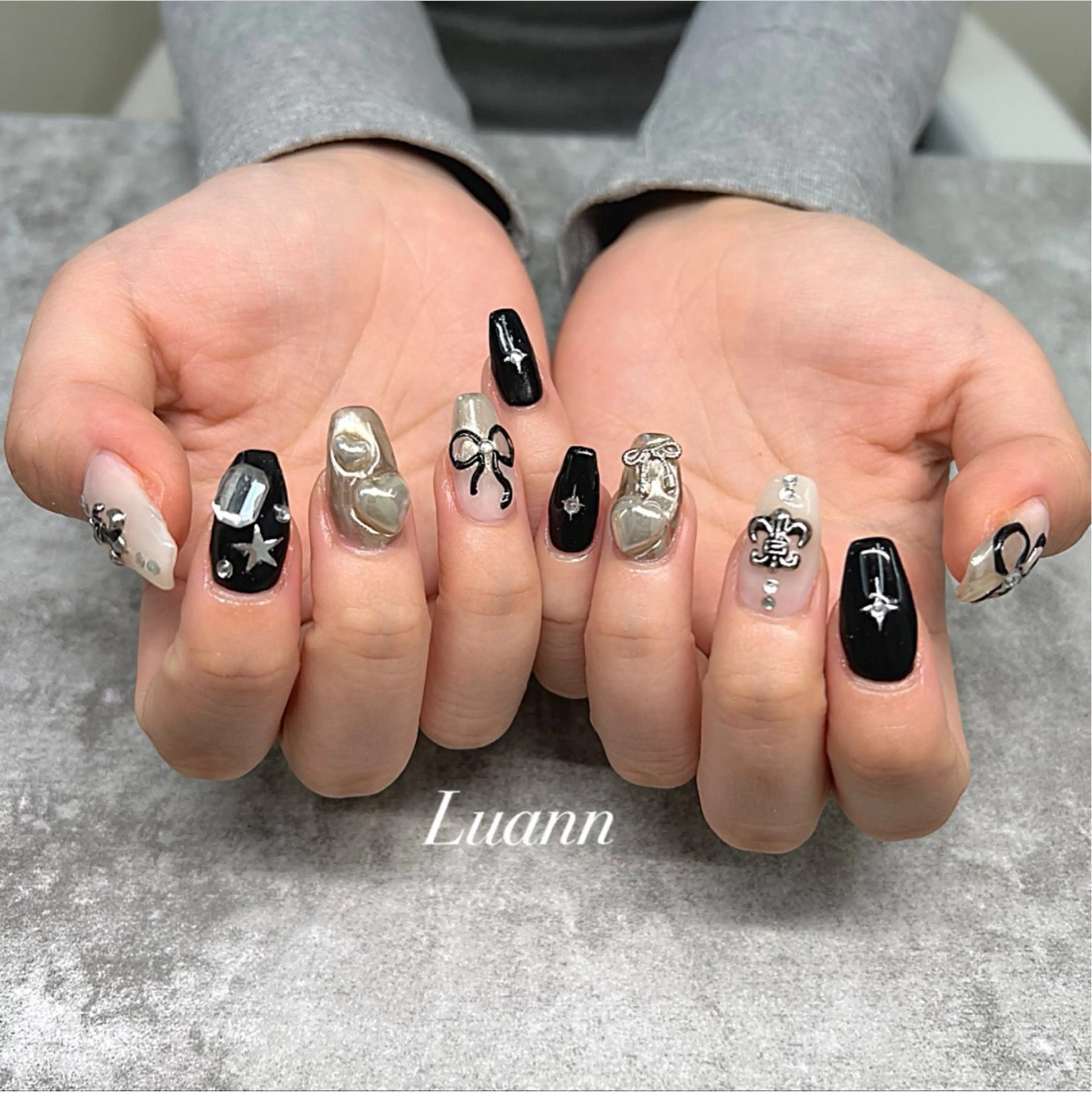 ネイル チークネイル 韓国ネイル 持ち込み ピンク シルバー ハンドネイル Luann nail所属・Luann nail Sakiのネイルデザイン