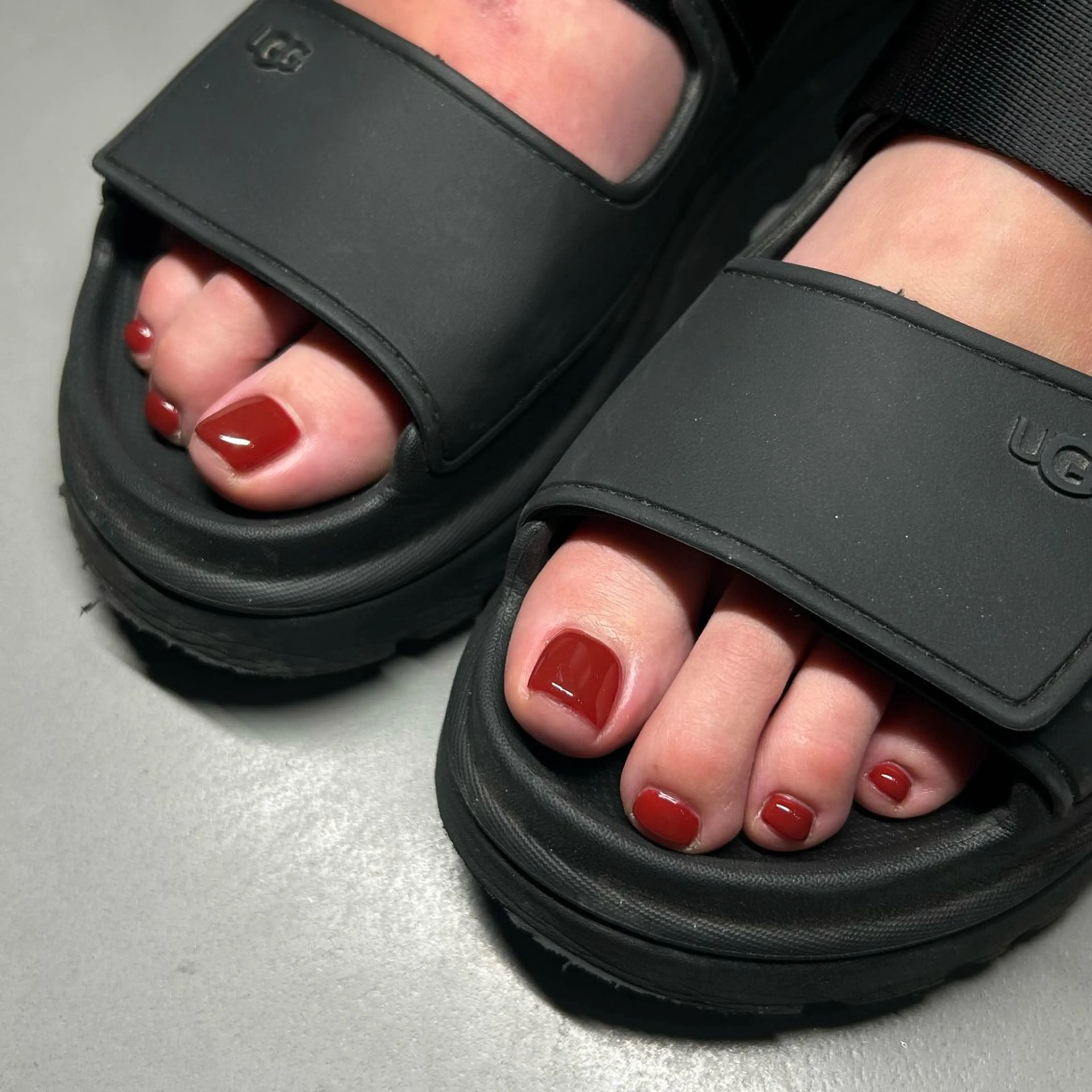 ネイル フットネイル ワンカラーネイル née高橋 梨菜のネイルデザイン