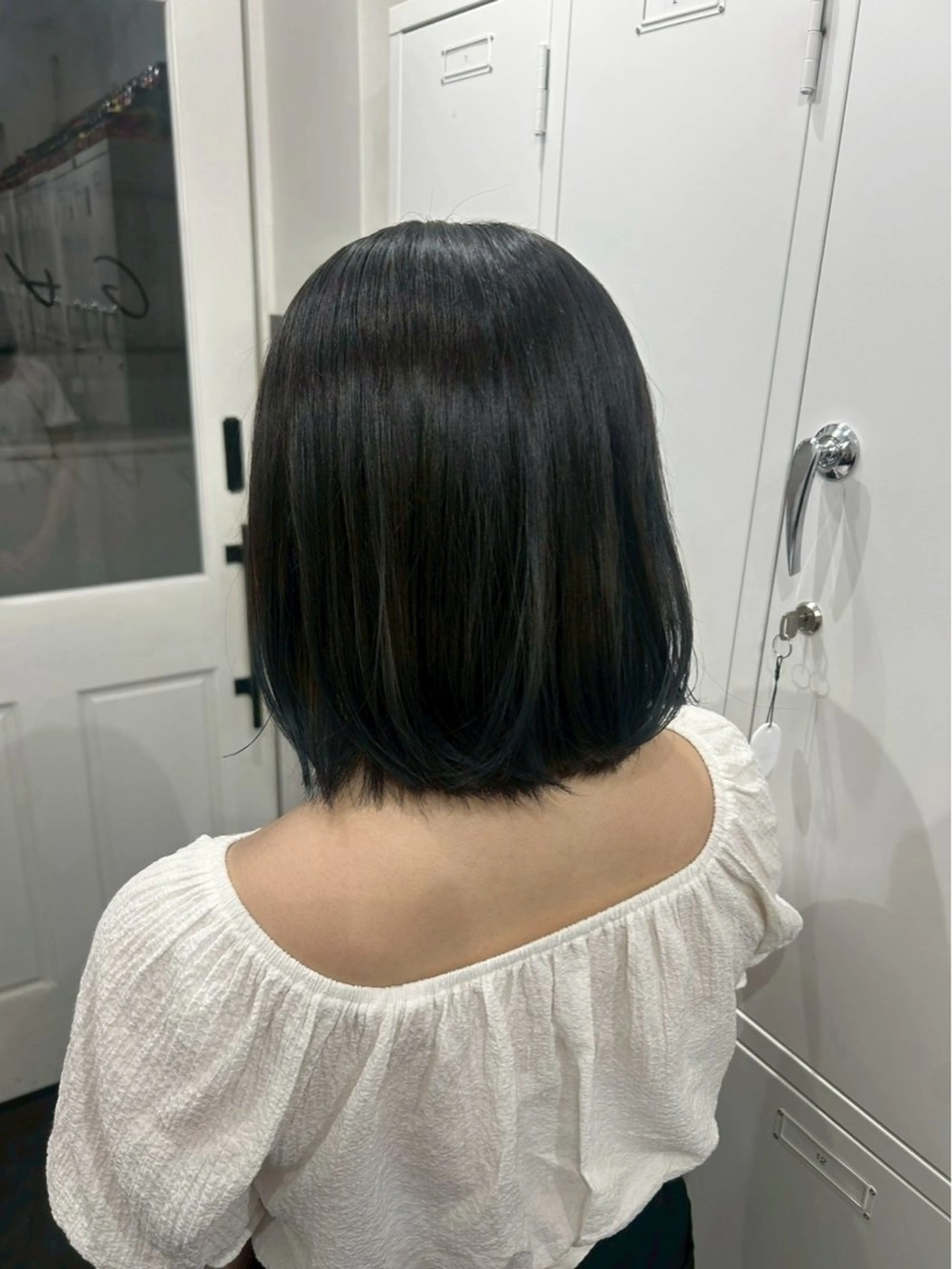 ミディアム 艶ワンカラー / シンのヘアスタイル