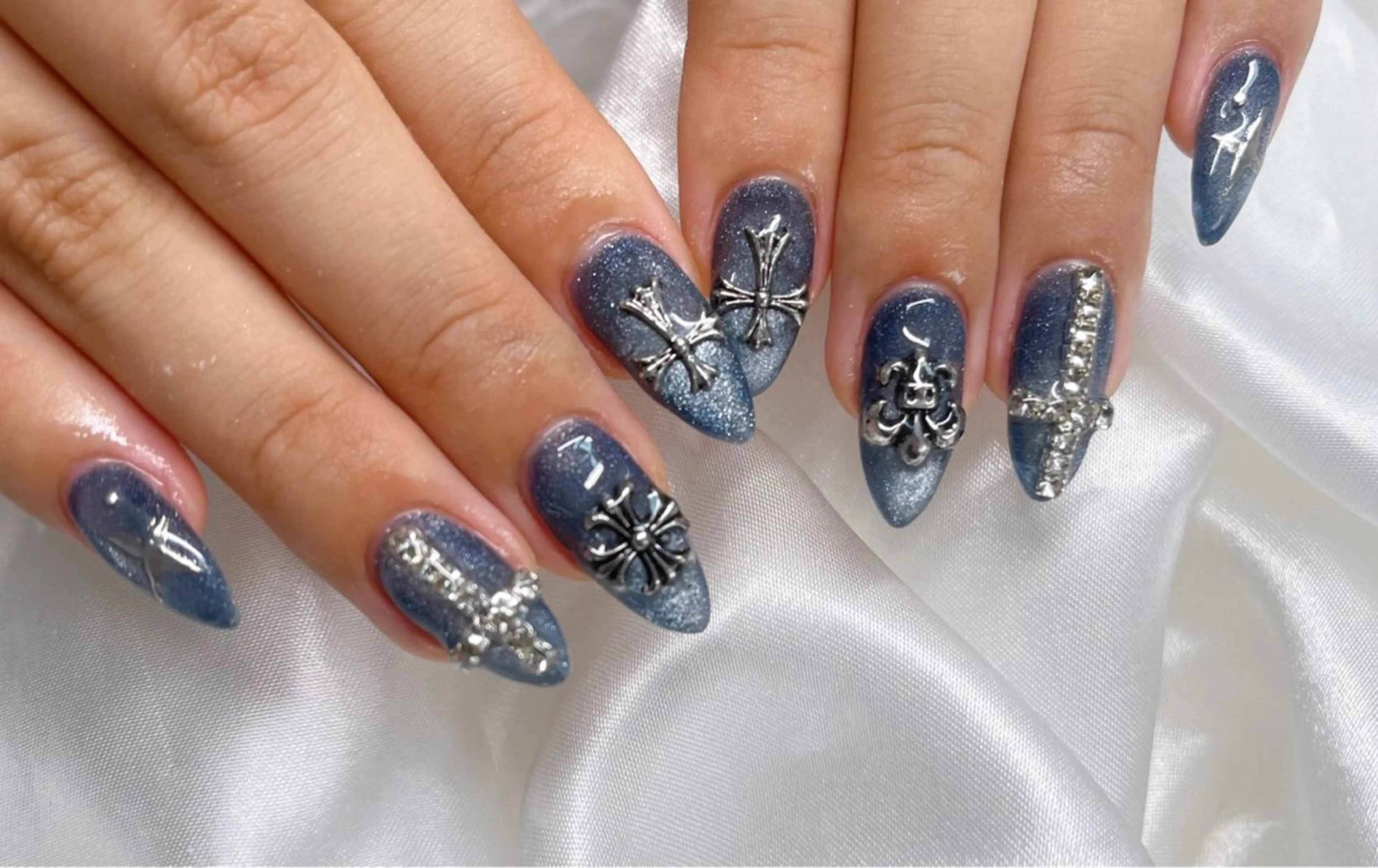 ネイル キラキラネイル 韓国ネイル マグネットネイル ハンドネイル 松田 由真のネイルデザイン