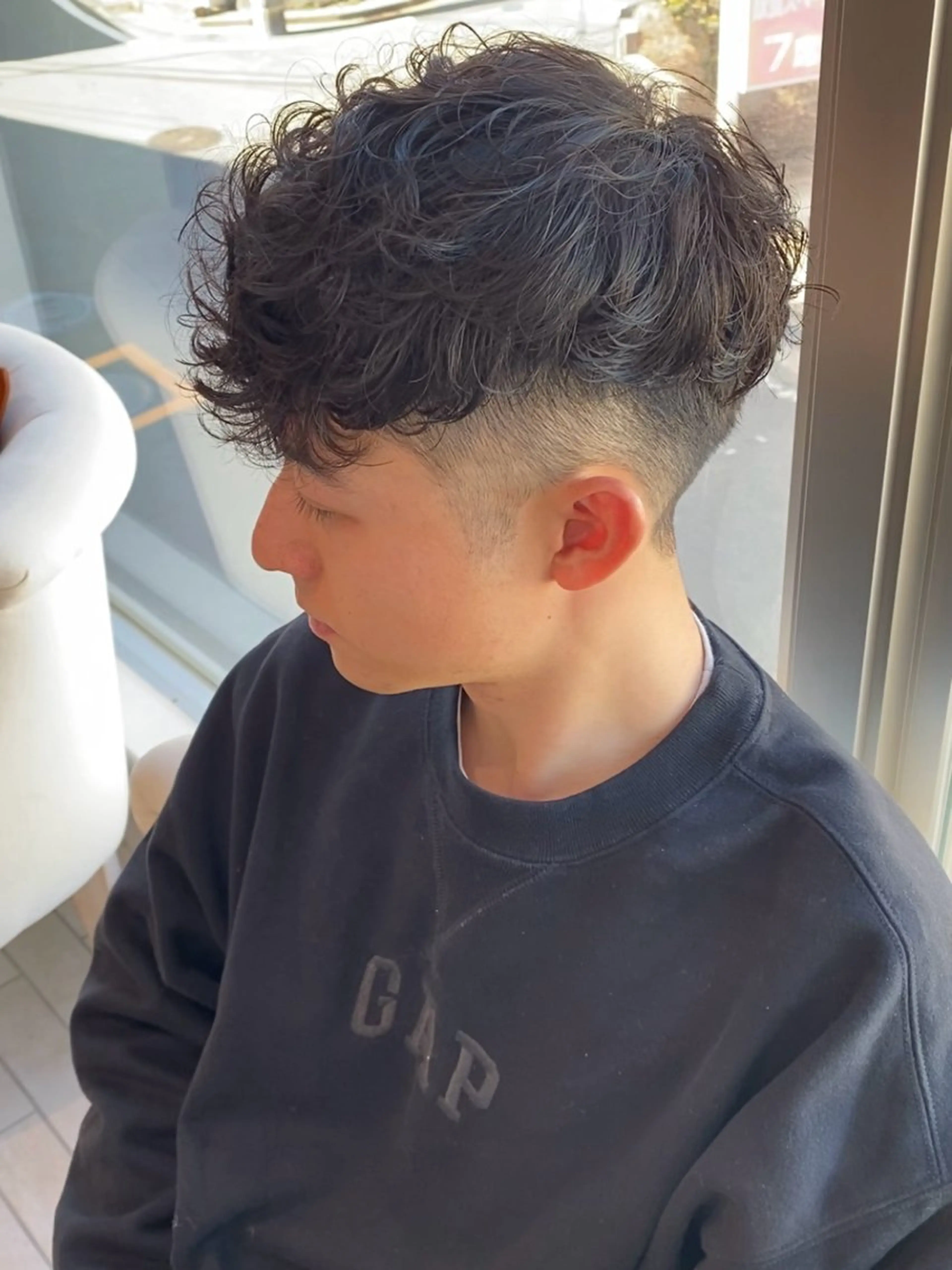 メンズ スペインカール カット パーマ 神奈川大学最寄り白楽 三本松巧のヘアスタイル