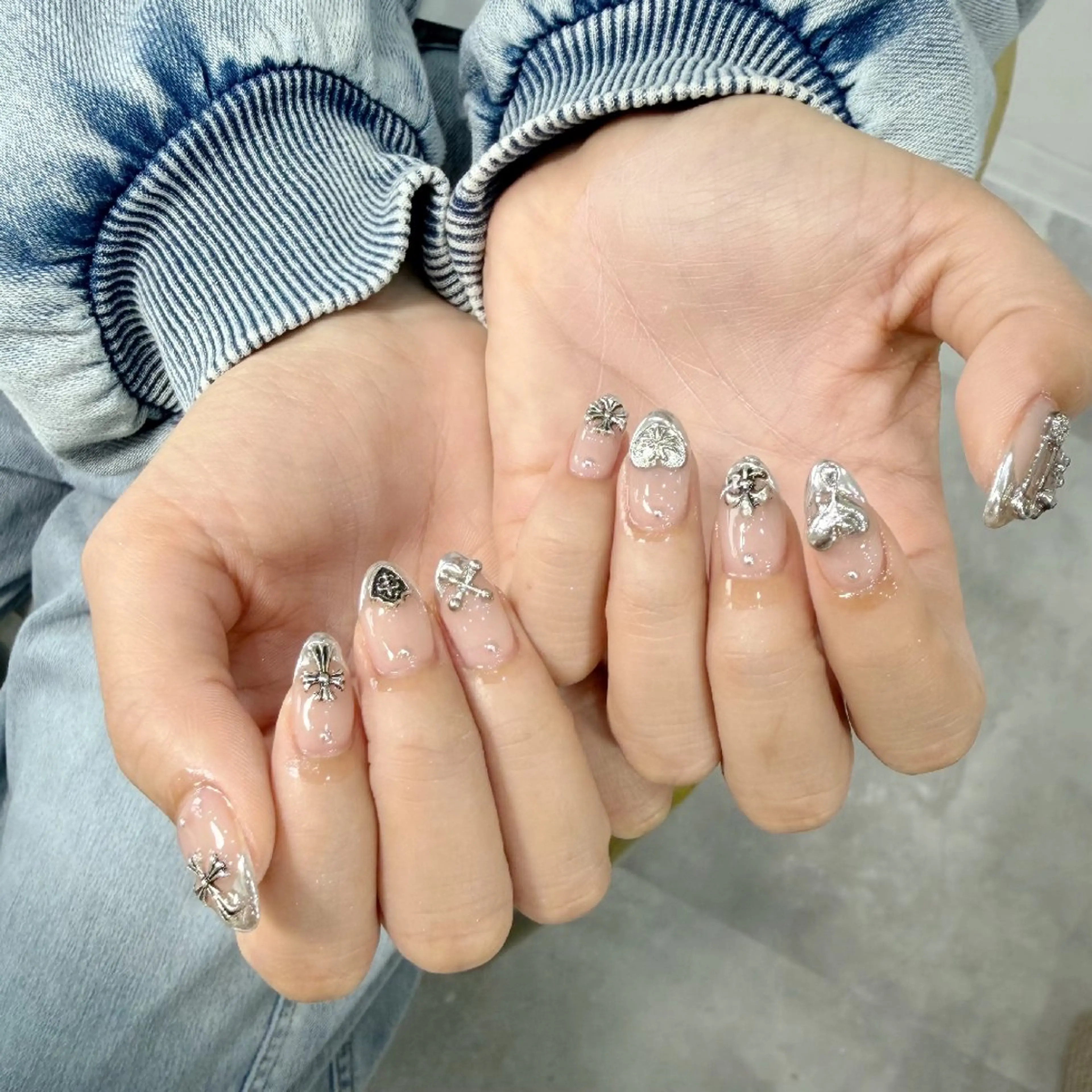 ネイル チークネイル フレンチネイル ジェルネイル ガーリー キラキラネイル ハンドネイル UM Nail Salonのネイルデザイン
