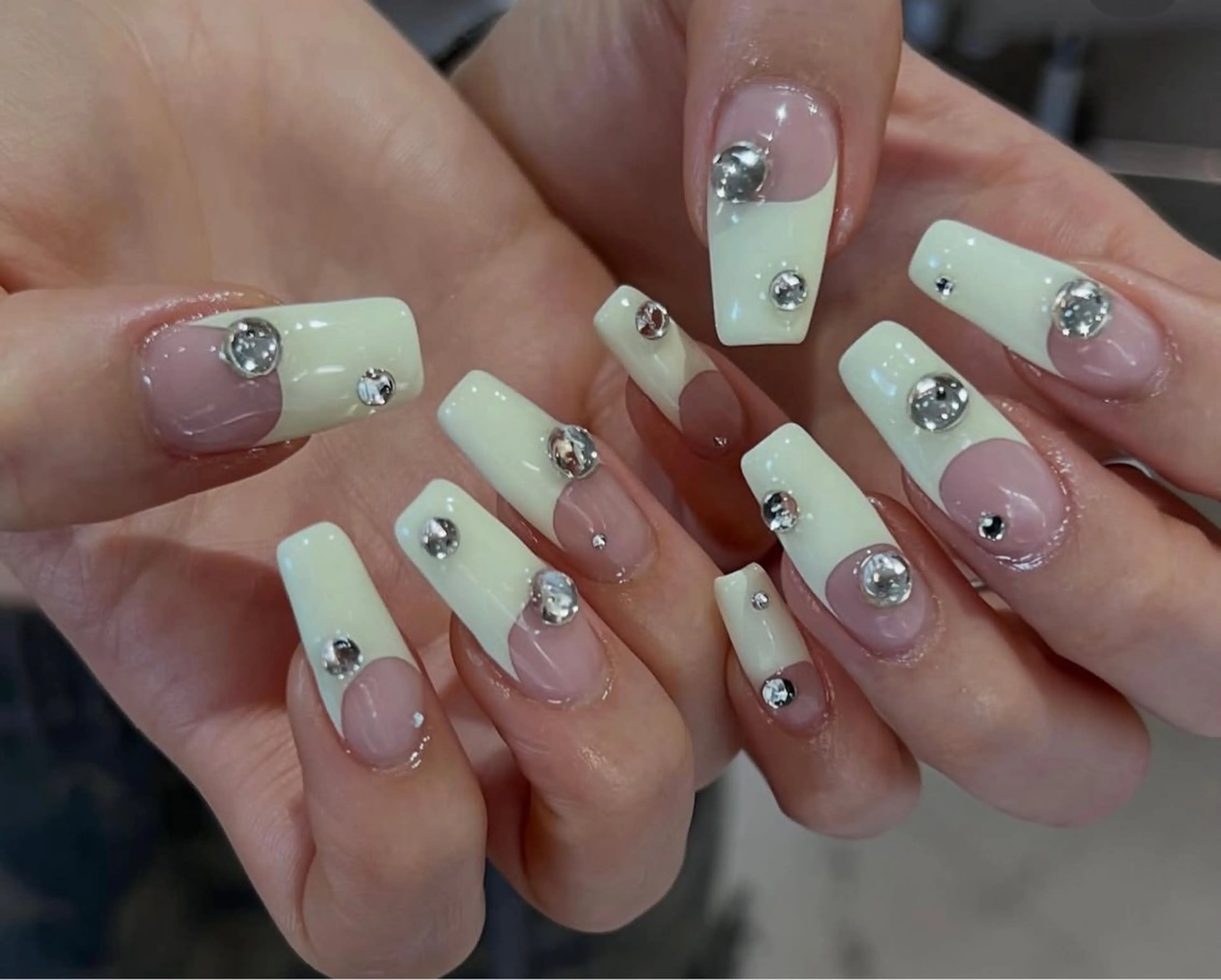 ネイル アートネイル ストーンネイル ネイルチップ ハンドネイル NiJi Nailsのネイルデザイン