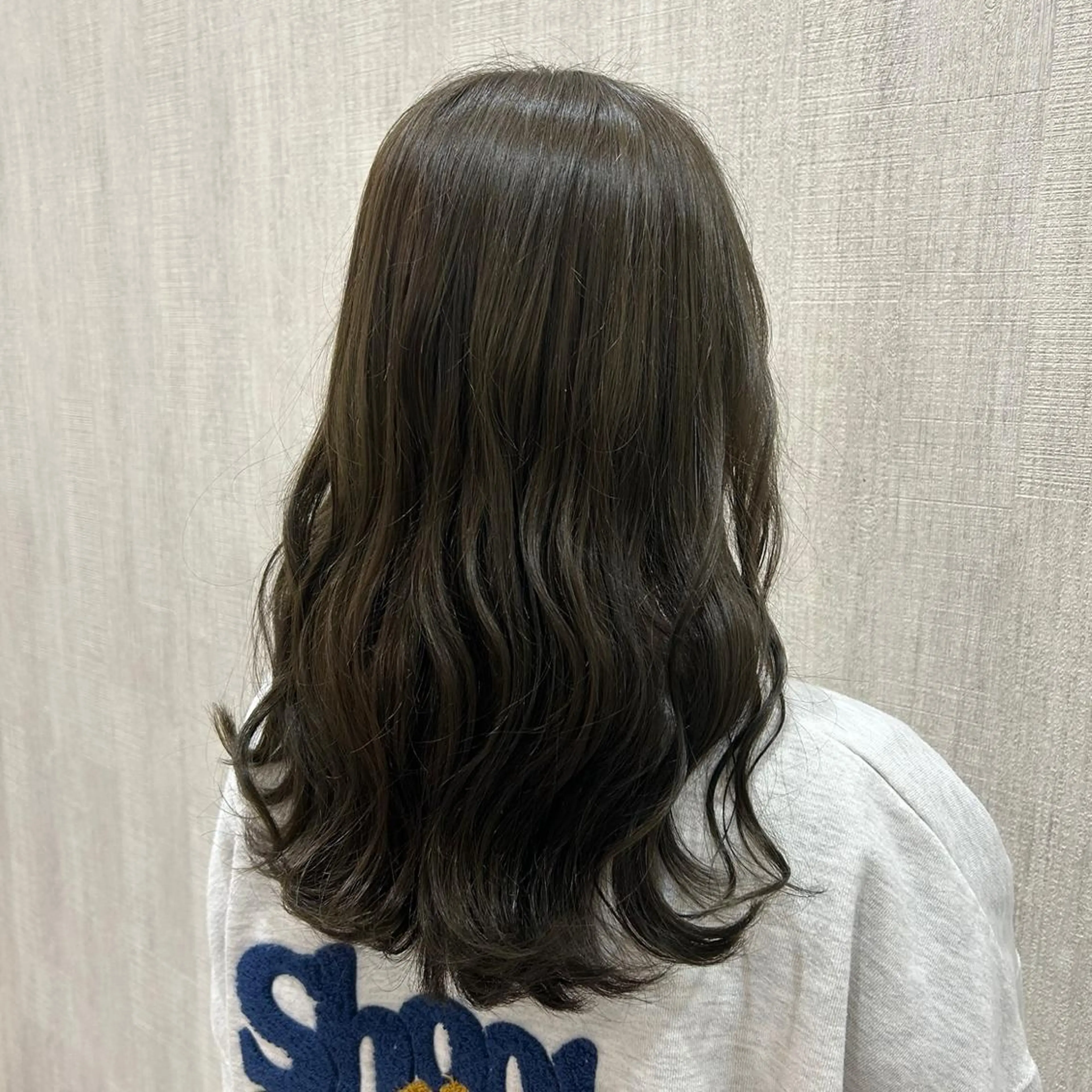 ミディアム カラー カット ヘアカラー トリートメント 🫧透け感⋆艶髪💎 山口アヤカのヘアスタイル