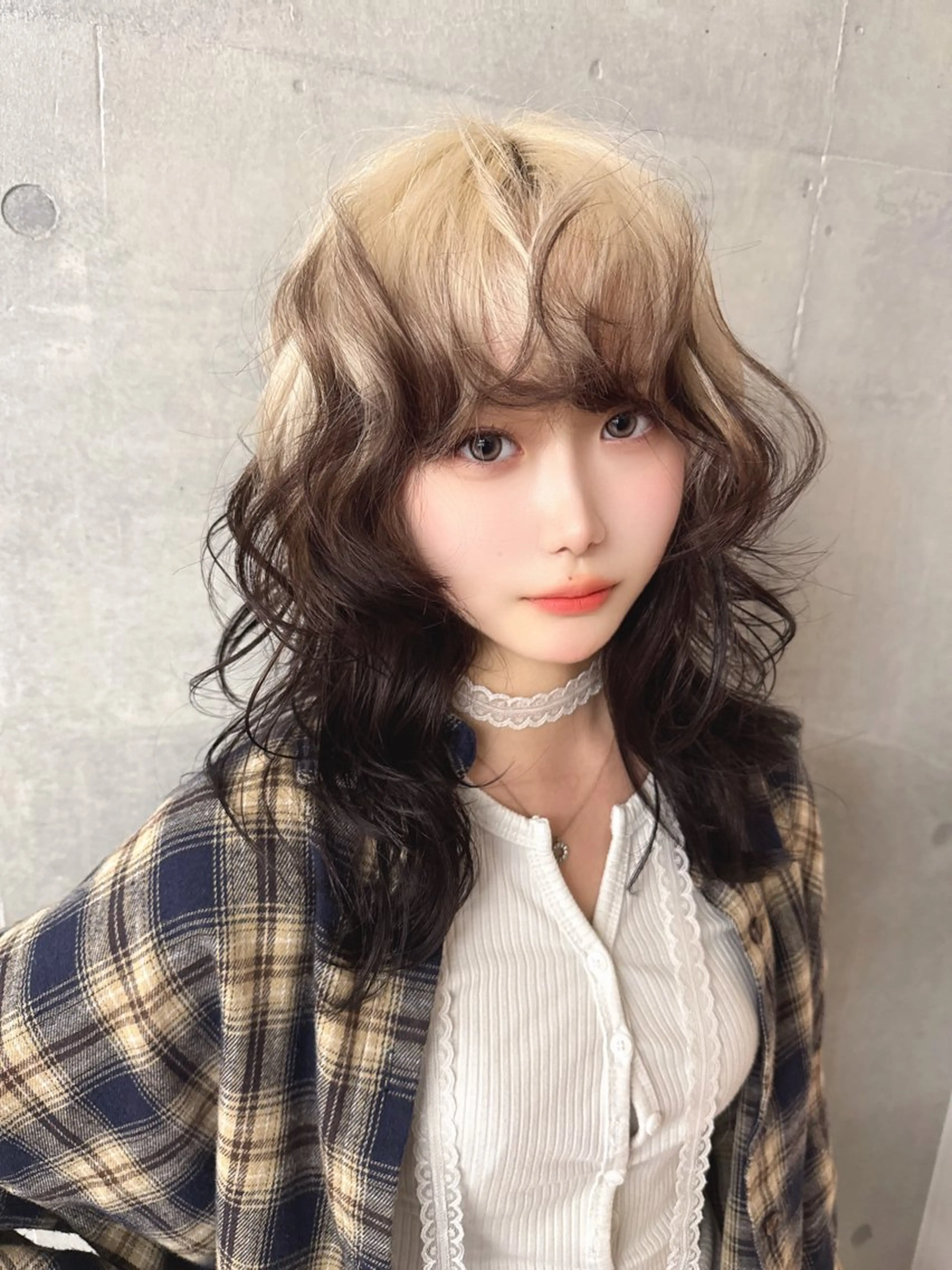 セミロング レイヤーカット デザインカラーウルフ 宙也のヘアスタイル