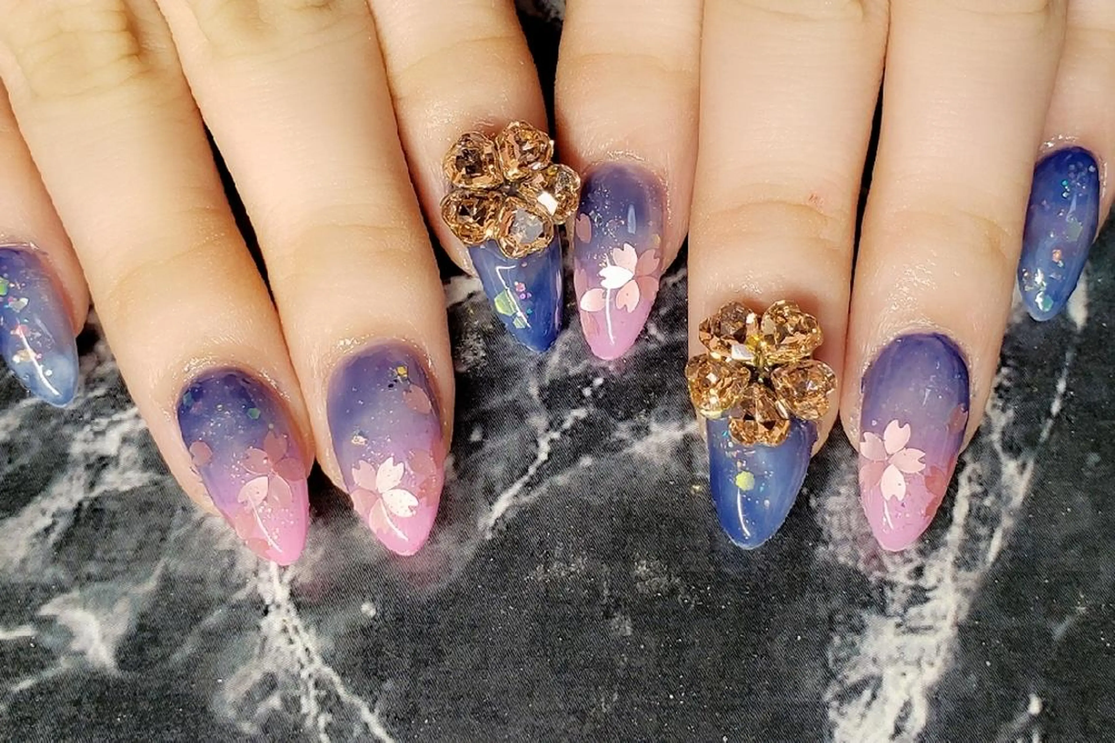 ミディアム ネイル 桜ネイル ハンドネイル クロキ 。のネイルデザイン