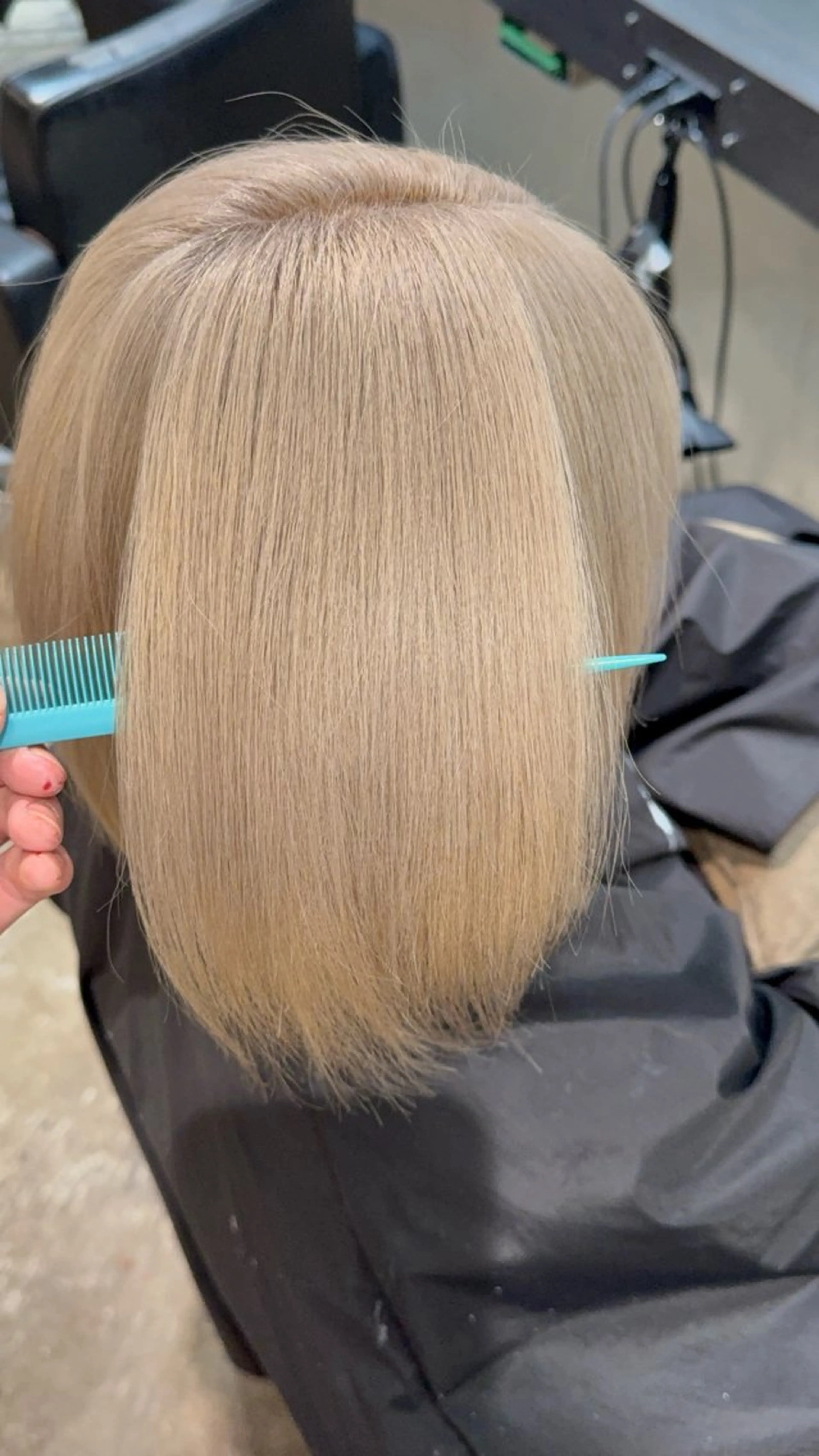 カラー ベージュカラー ホワイトベージュ ヘアカラー WELLY  TOKYO所属・🌈レイヤーカット/ ハイトーン🌈タクマのヘアスタイル