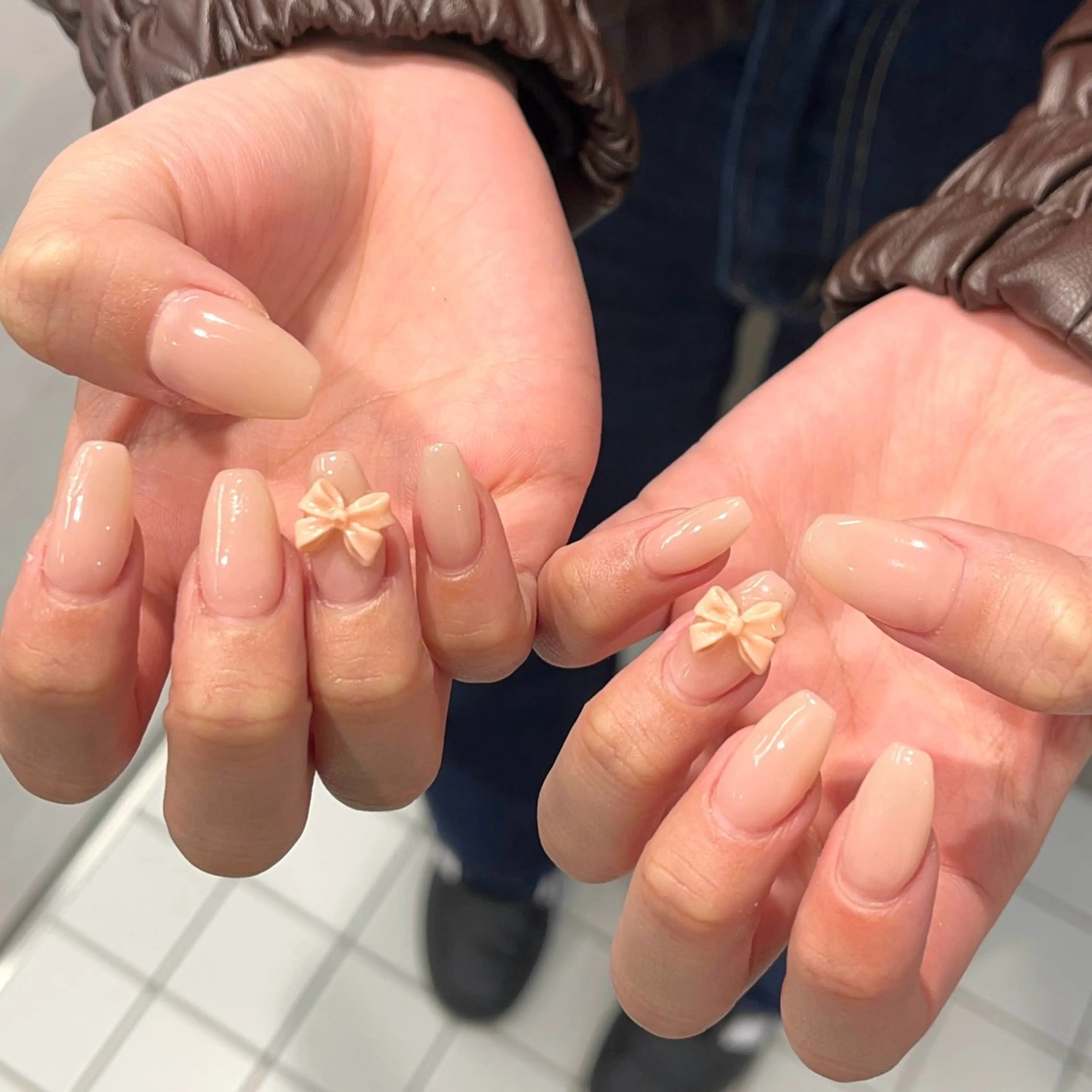 ネイル キラキラネイル ロングネイル ワンカラーネイル リボン 冬ネイル ハンドネイル eight nail 春菜のネイルデザイン