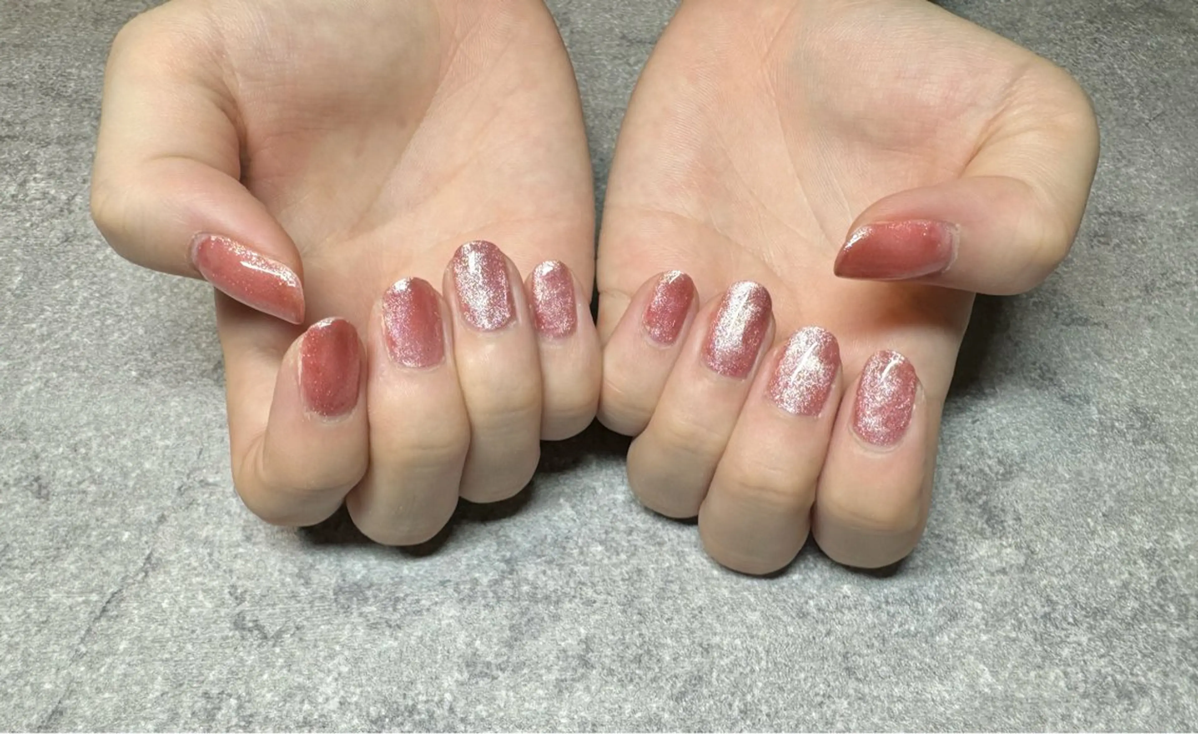 ネイル マグネットネイル ピンク プライベートサロン LUANAのエステ・リラクイメージ