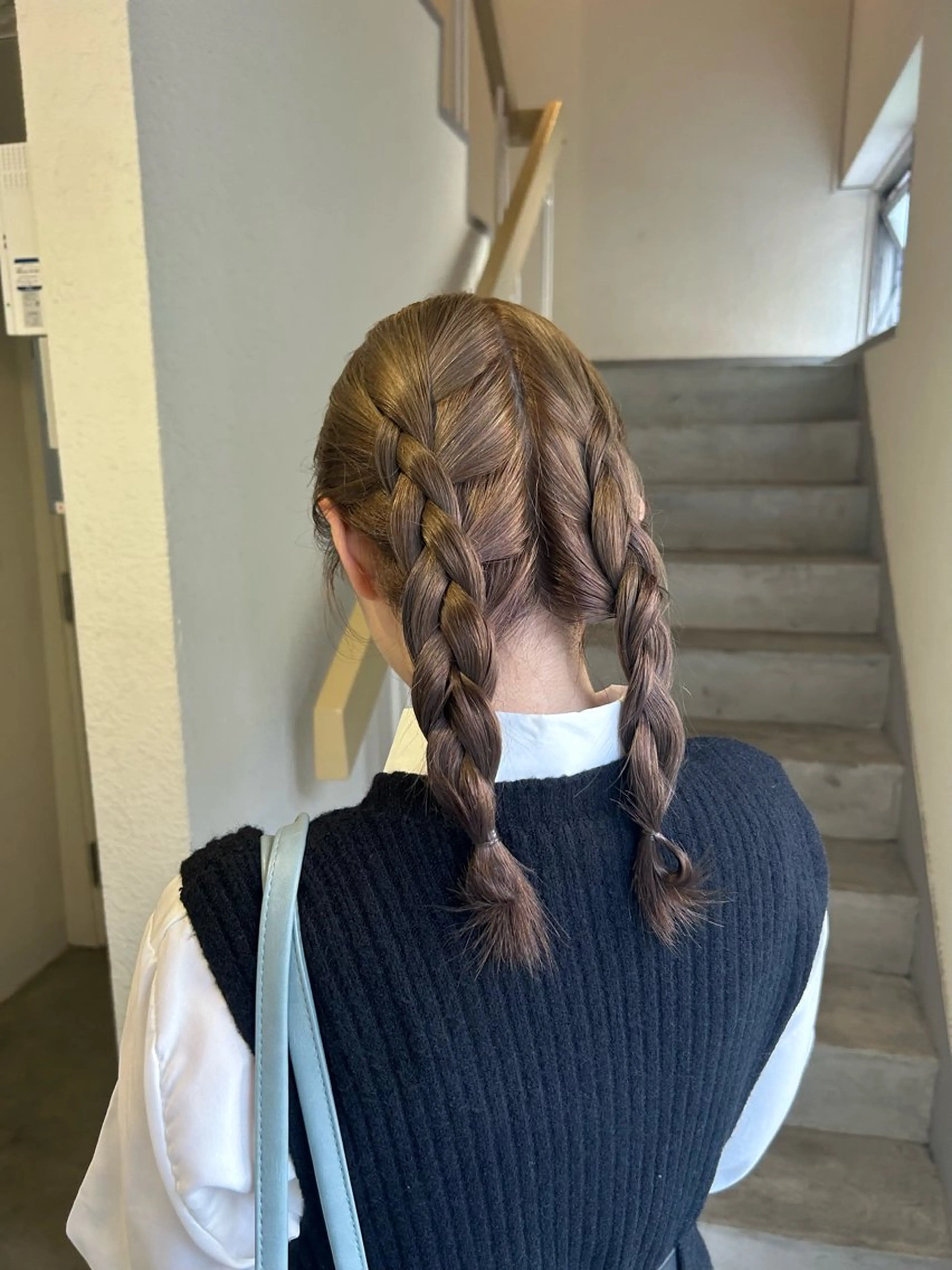ミディアム 薄暮 マツイ　レンのヘアスタイル