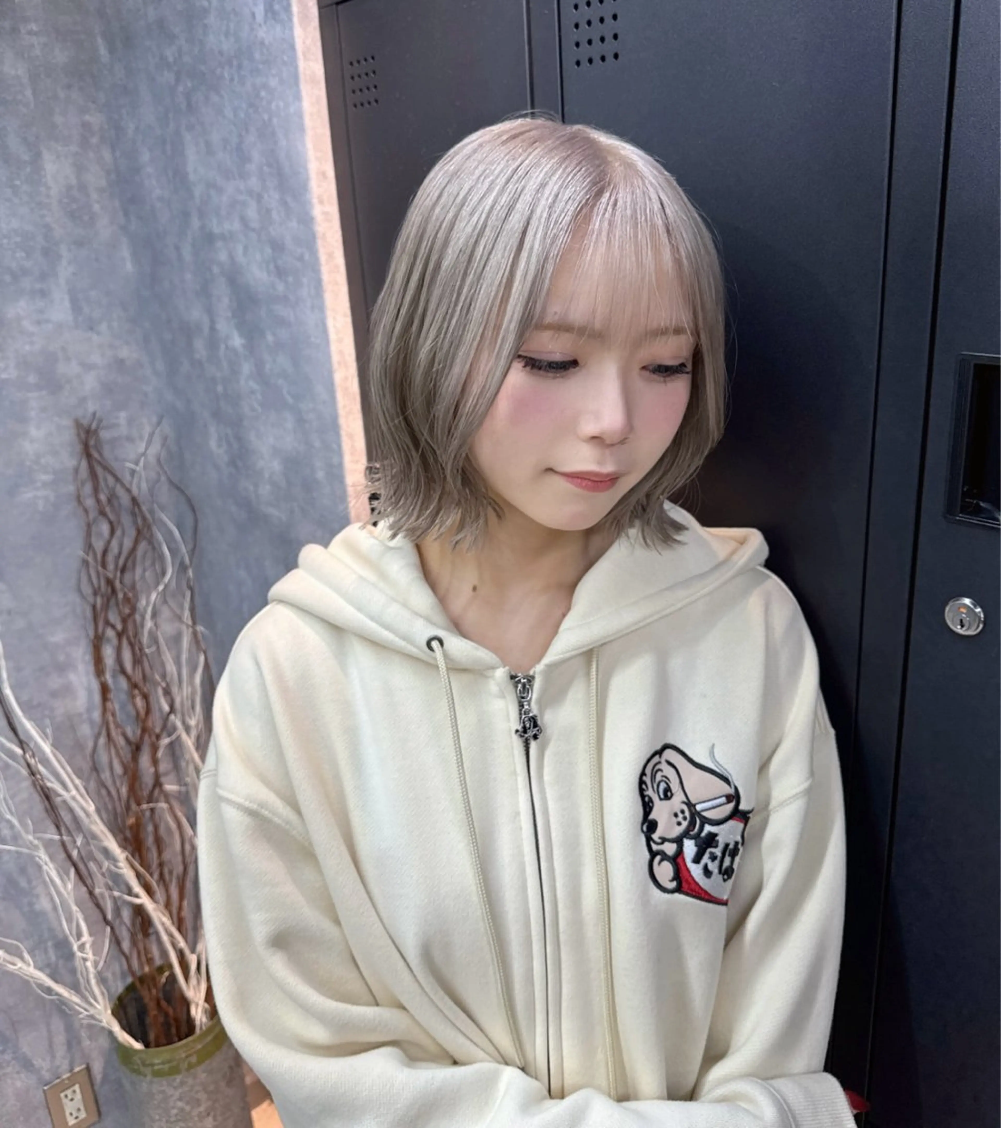 ミディアム カラー 切りっぱなしボブ ショートボブ ミディアムパーマ バレイヤージュ ベージュカラー 【.ico】心斎橋/ ウルフ/飛田ゆうきのヘアスタイル