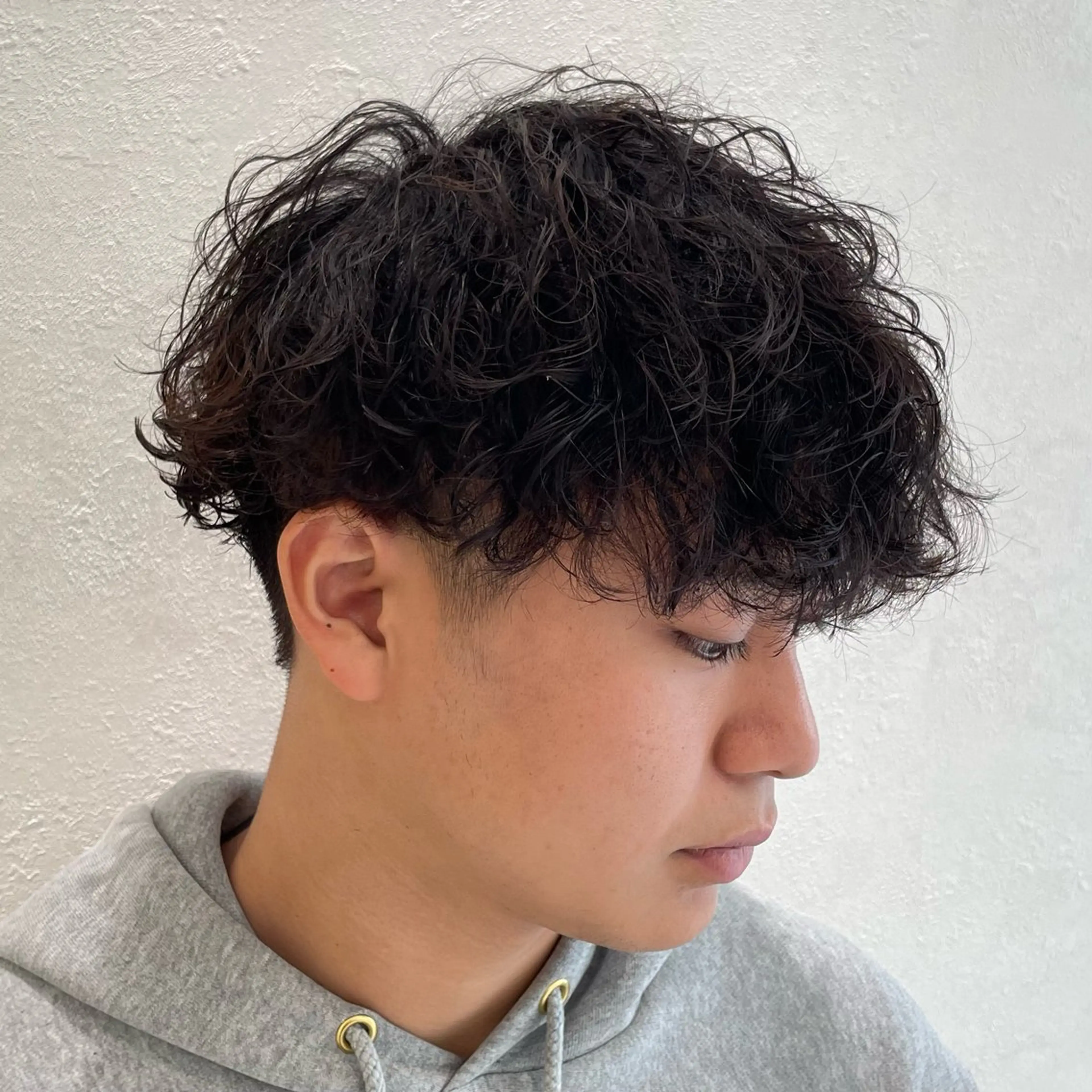 ショート パーマ メンズ メンズパーマ ツーブロック 波巻きパーマ メンズ特化/矢場町駅 徒歩1分/岡本一真のヘアスタイル