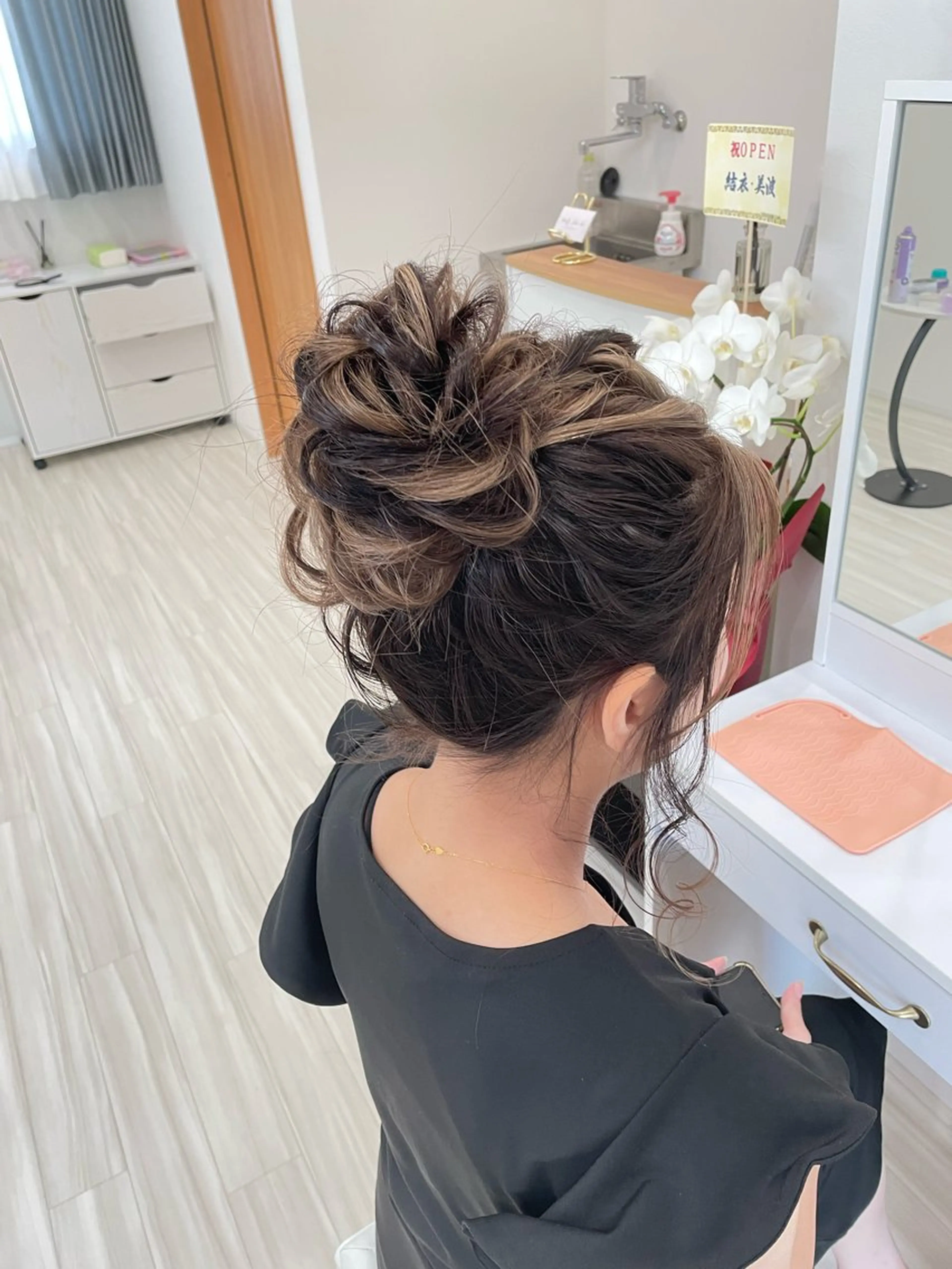 ヘアアレンジ お団子ヘア beauty salon  leaのマツエク・マツパデザイン