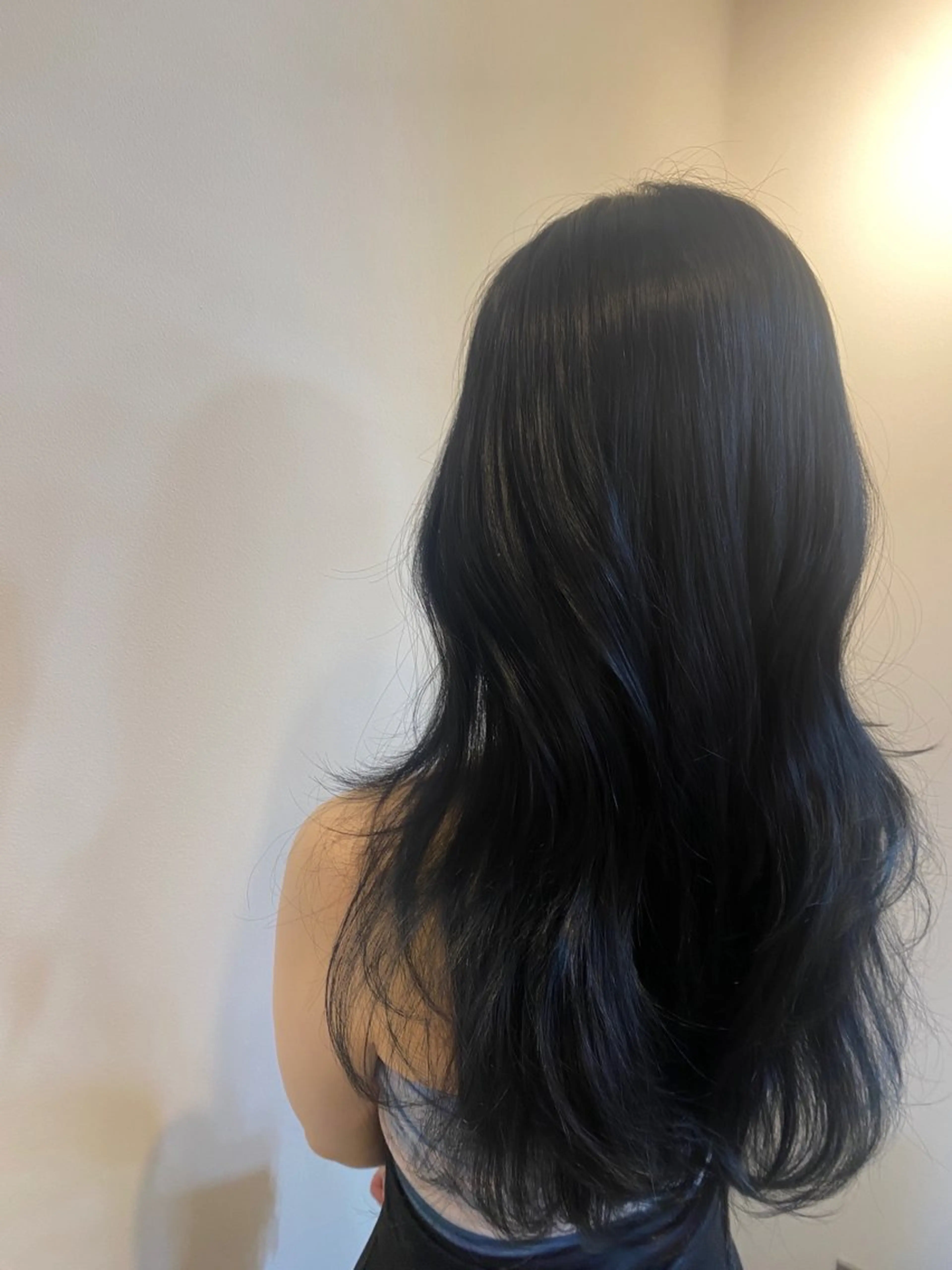 ロング カラー 黒髪 ブルーカラー ブルーブラック ハイレイヤー レイヤーカット カット ヘアカラー トリートメント 和歌山韓国ヘア🌙 MOEのヘアスタイル
