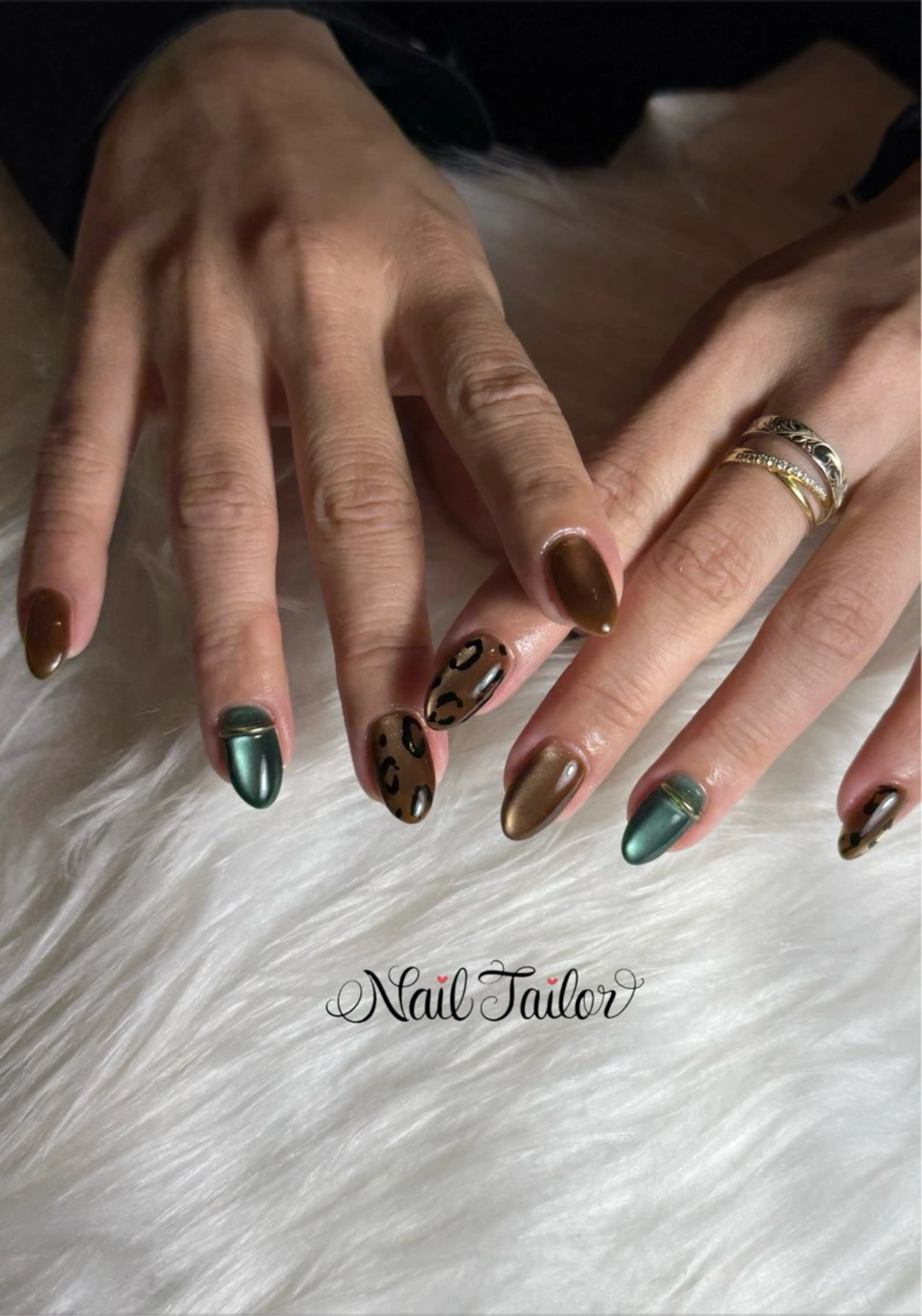 ネイル アニマル柄 ゴールド グリーン マグネットネイル 持ち込み ハンドネイル NailTailor ネイルテイラーのネイルデザイン
