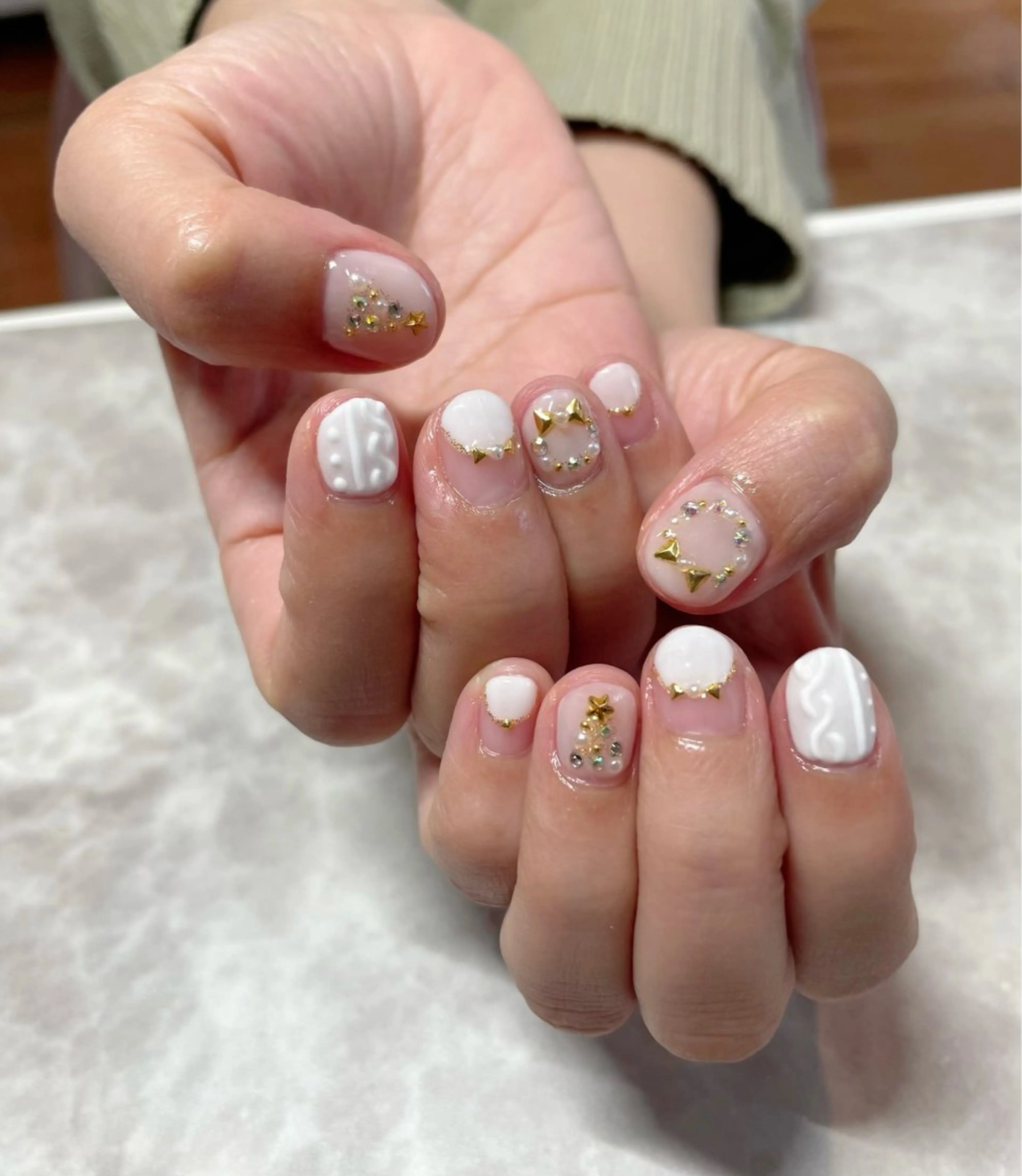 ネイル 冬ネイル クリスマス ハンドネイル トータルビューティー 4tune.ハルの眉毛・アイブロウイメージ