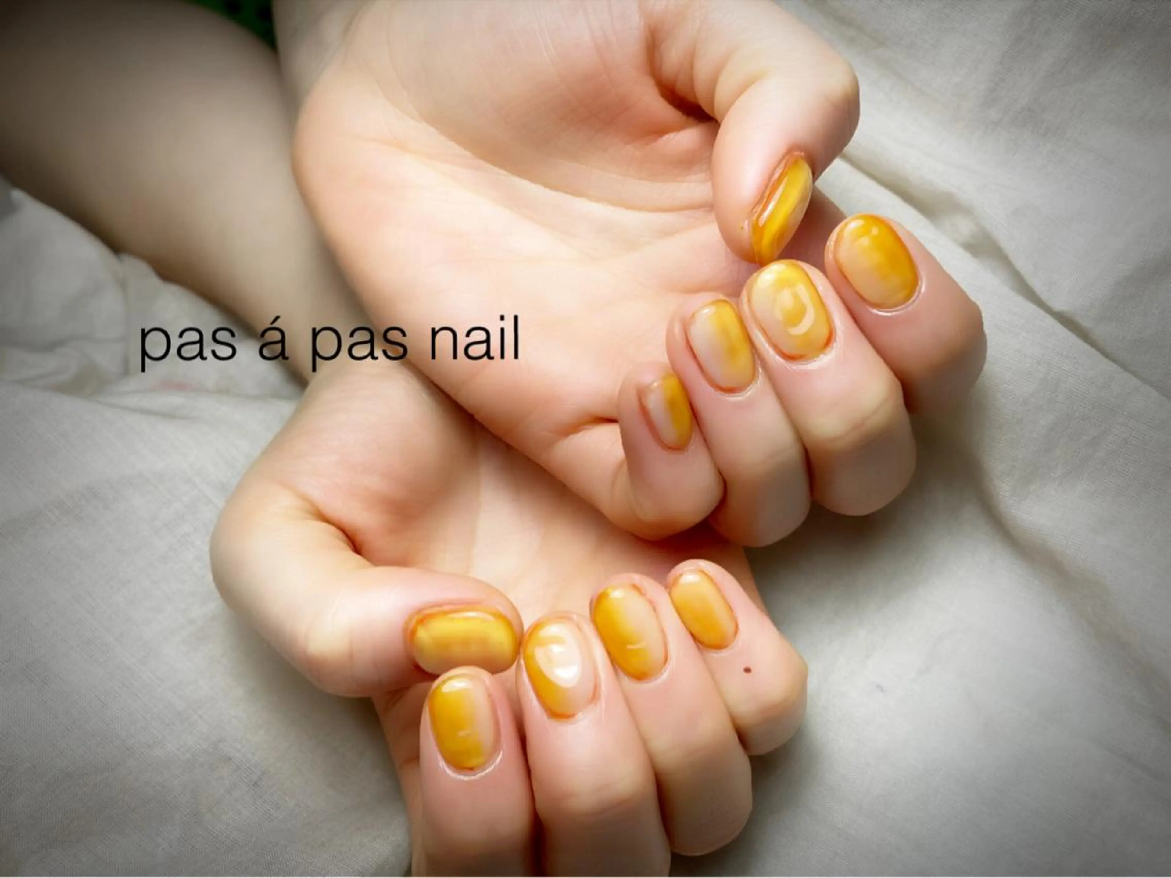 ショート ネイル ハンドネイル Yakko pas á pasのネイルデザイン