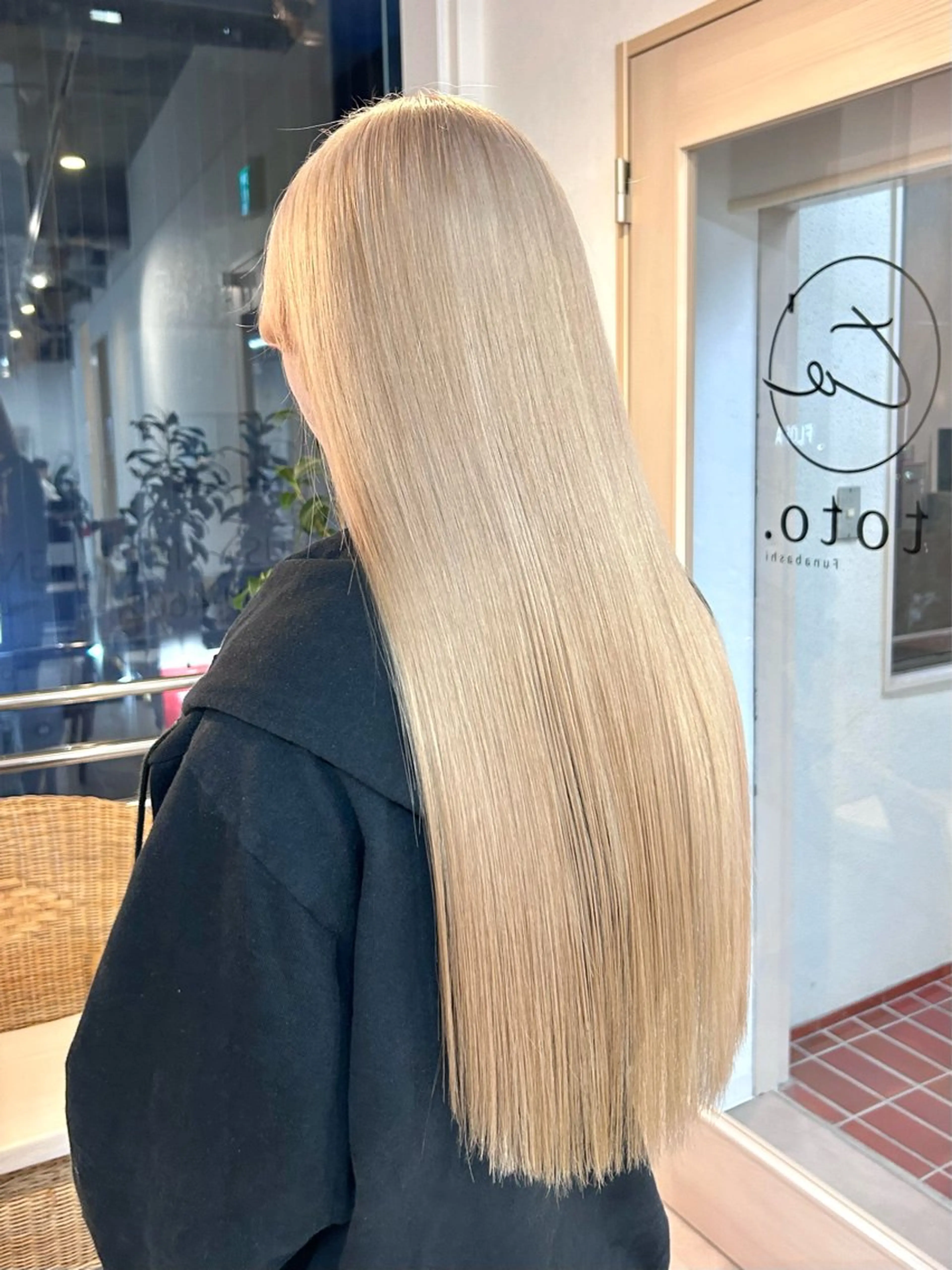ロング カラー ハイトーンカラー 髪質改善 トリートメント カット ヘアカラー トリートメント 艶カラー/レイヤー/ ハイトーン/まなみのヘアスタイル