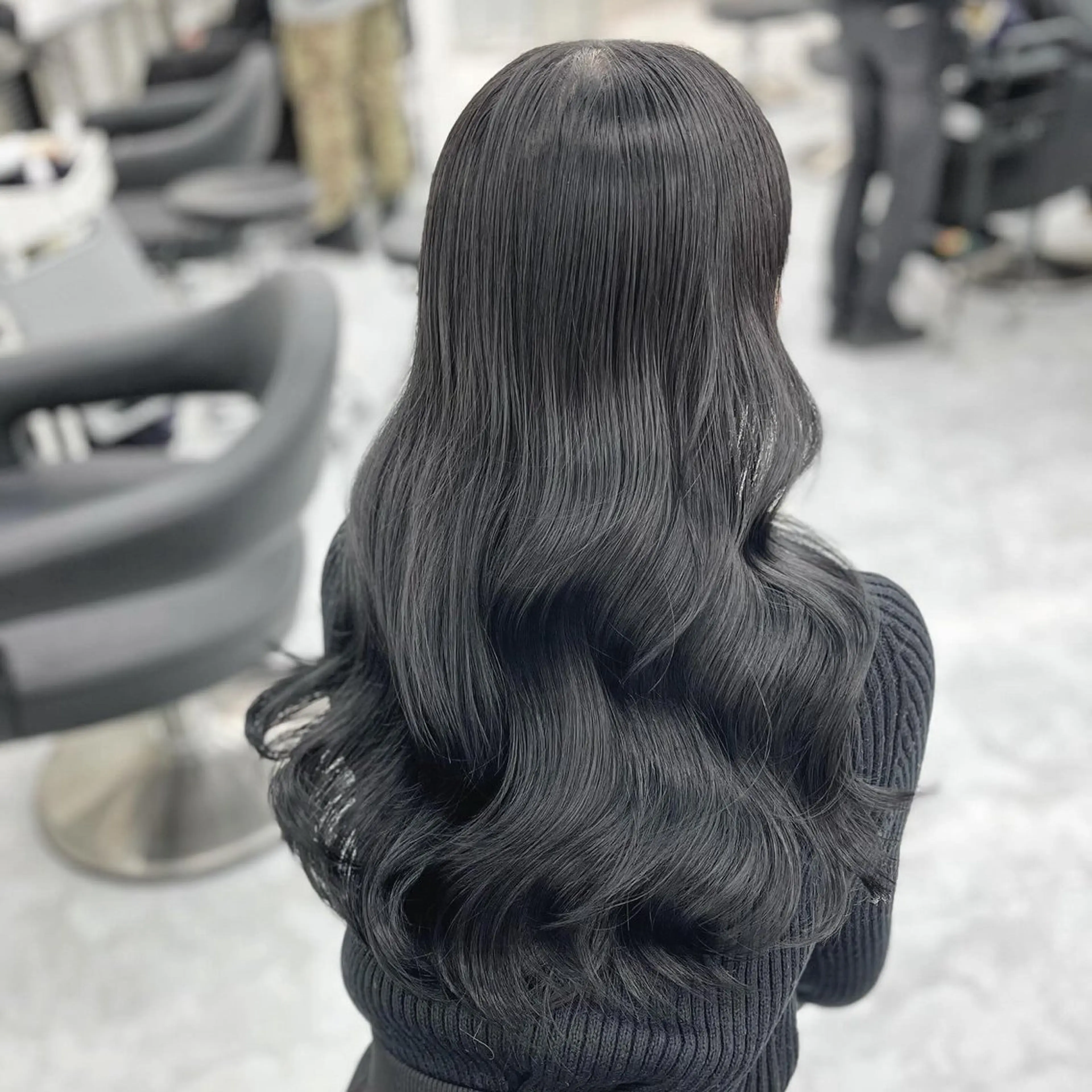 ロング カラー パーマ ヘアアレンジ メンズ キッズ メンズ韓国風 黒髪 ブルーカラー ブルーブラック ブラウンカラー 髪質改善Ⅰ透明感 艶カラーⅠたつやのヘアスタイル