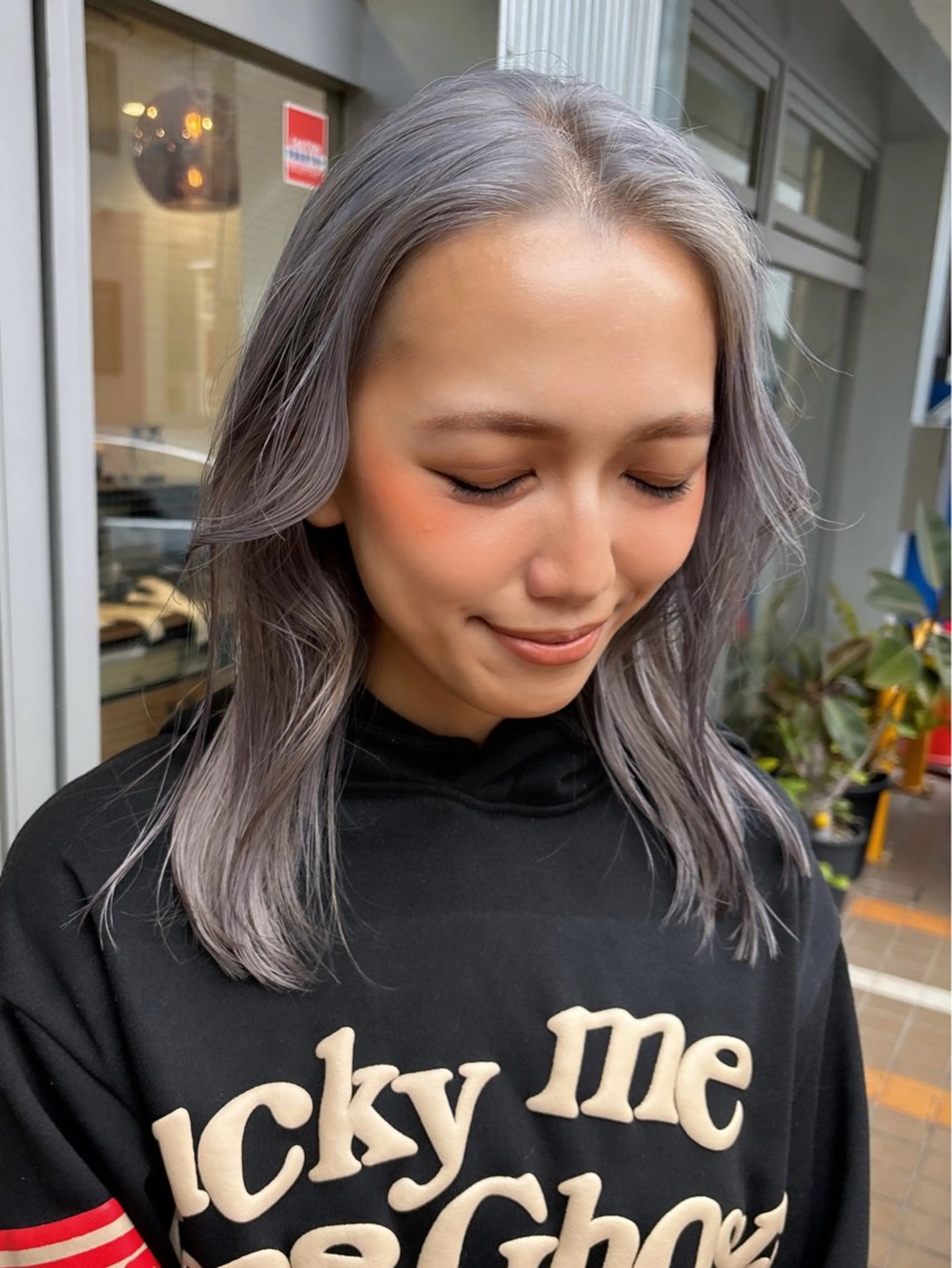 ミディアム カラー しの　ゆきの THE REMMYのヘアスタイル