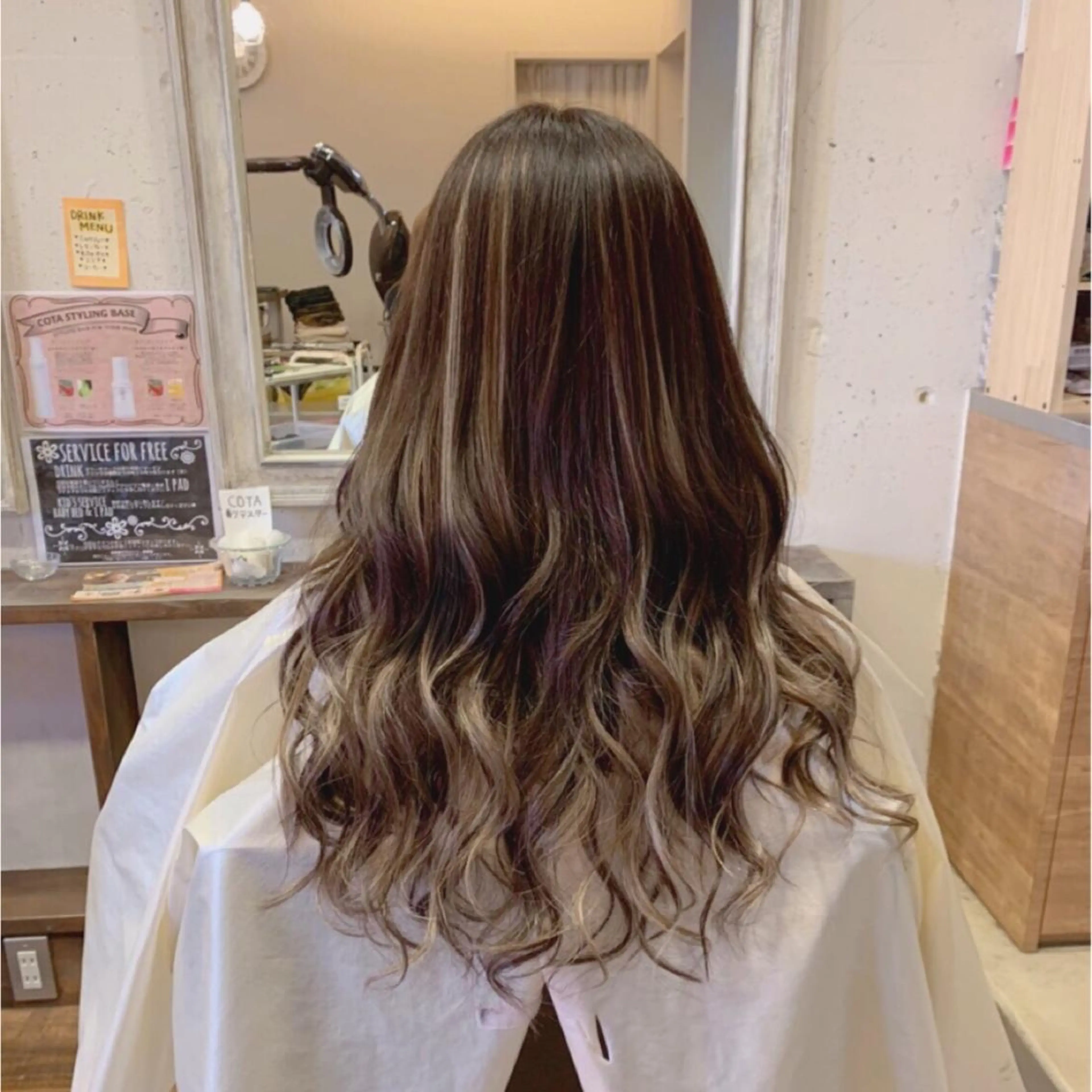 ロング GRANDE アオキのヘアスタイル