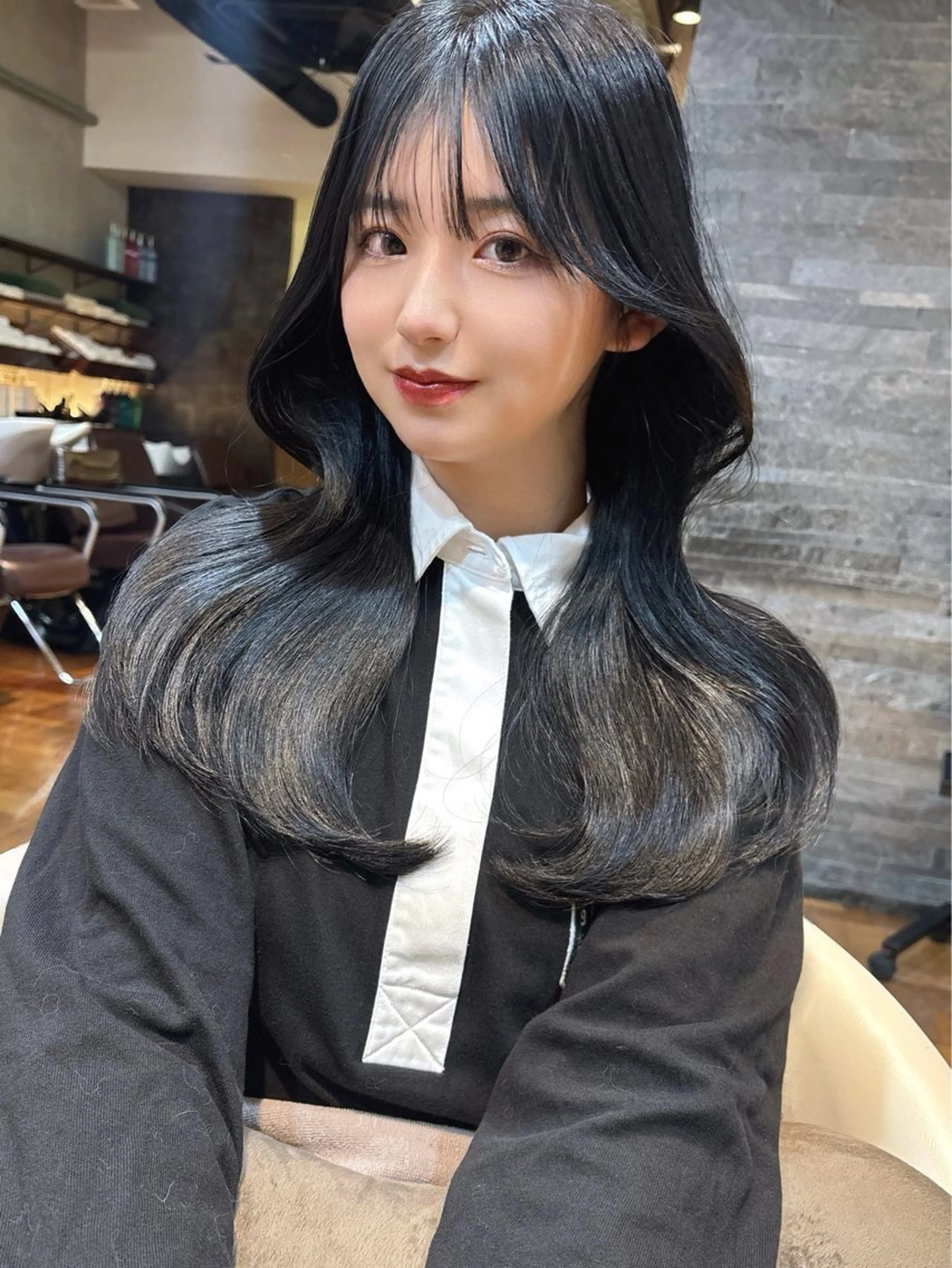 カラー 黒髪 ブルーカラー ブルーブラック カット ヘアカラー トリートメント レイヤーカット /透明感/千葉怜寿のヘアスタイル