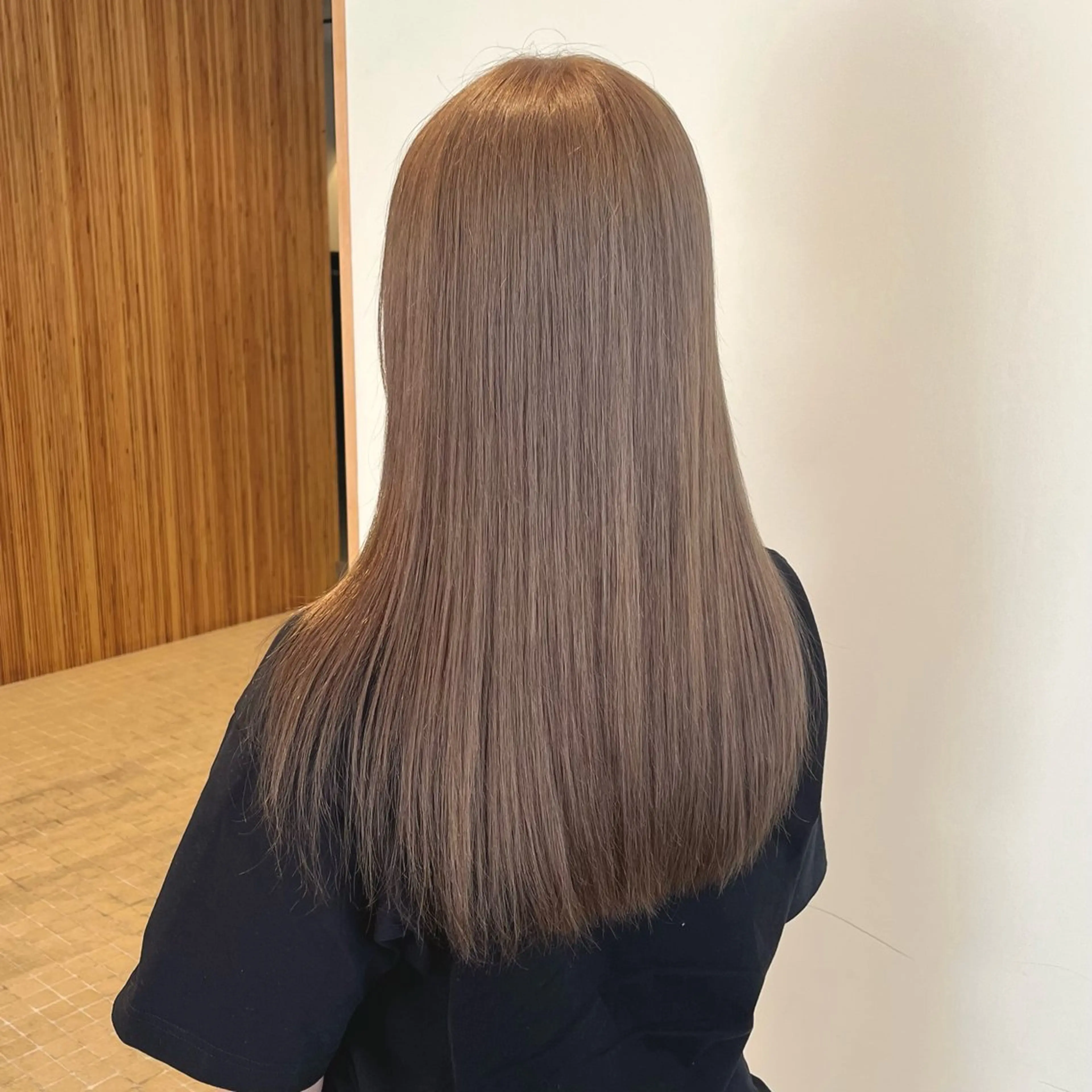 カラー ブリーチ 透明感カラー グレージュ ヘアカラー やまき さきねのヘアスタイル