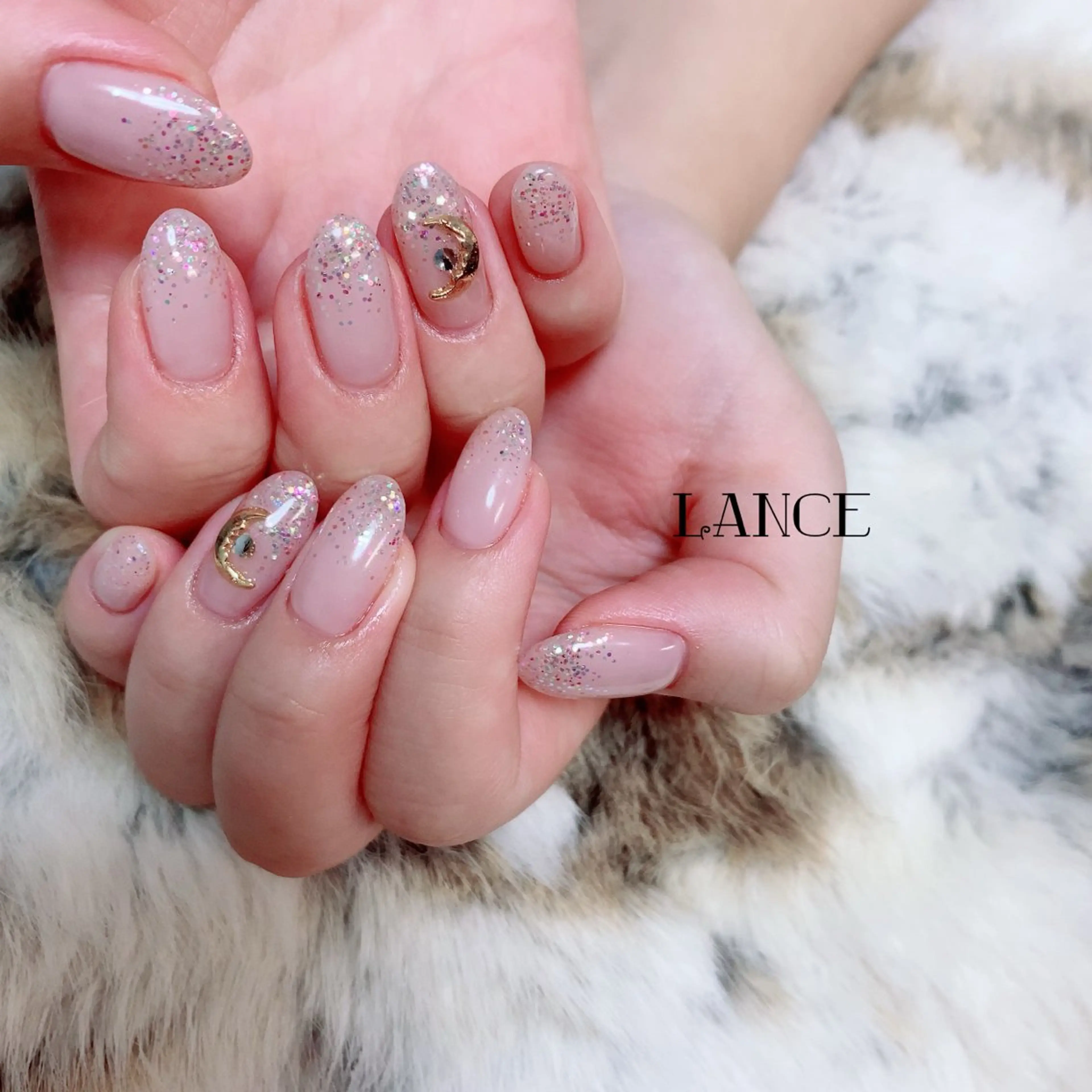 ミディアム ネイル オーロラネイル フットネイル フレンチネイル キラキラネイル ニュアンスネイル ハンドネイル Lance nailのネイルデザイン